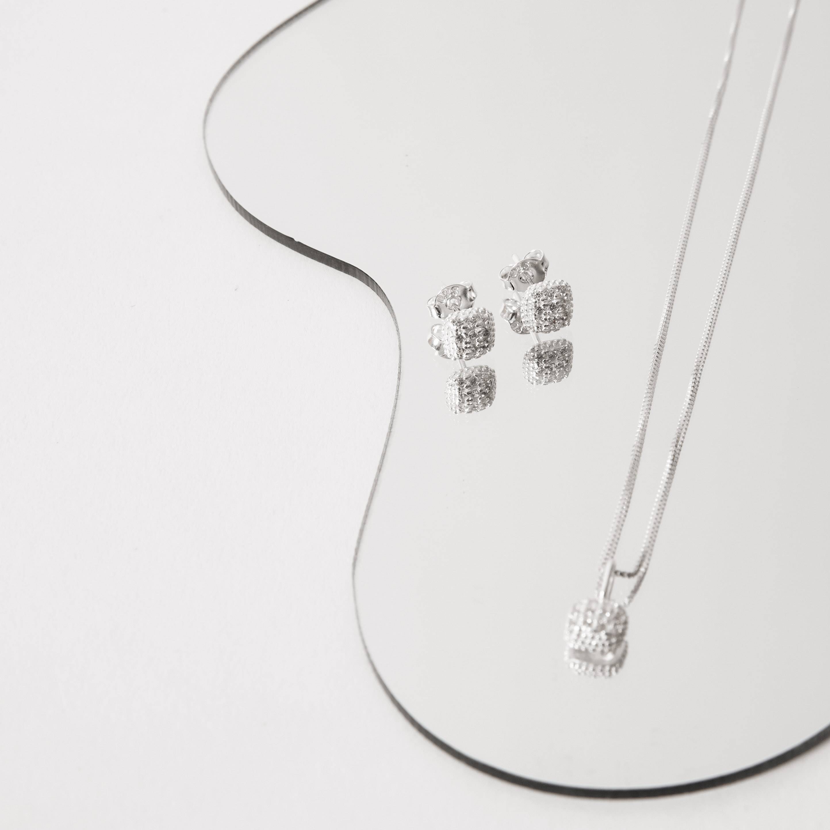 Conjunto brinco e colar quadrado cravejado 6mm 40cm