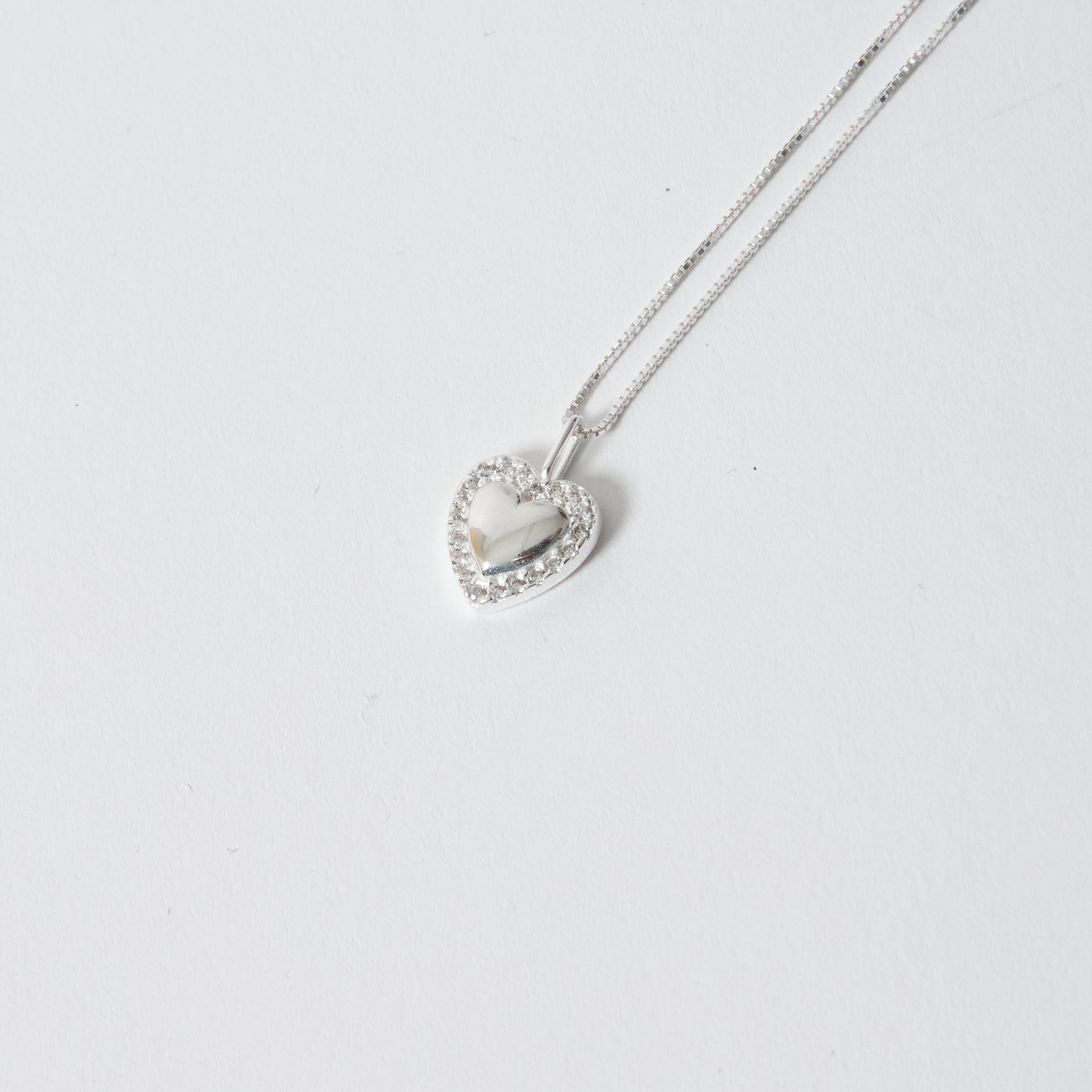 Imagem Colar pingente coração borda cravejada 11mm 45cm