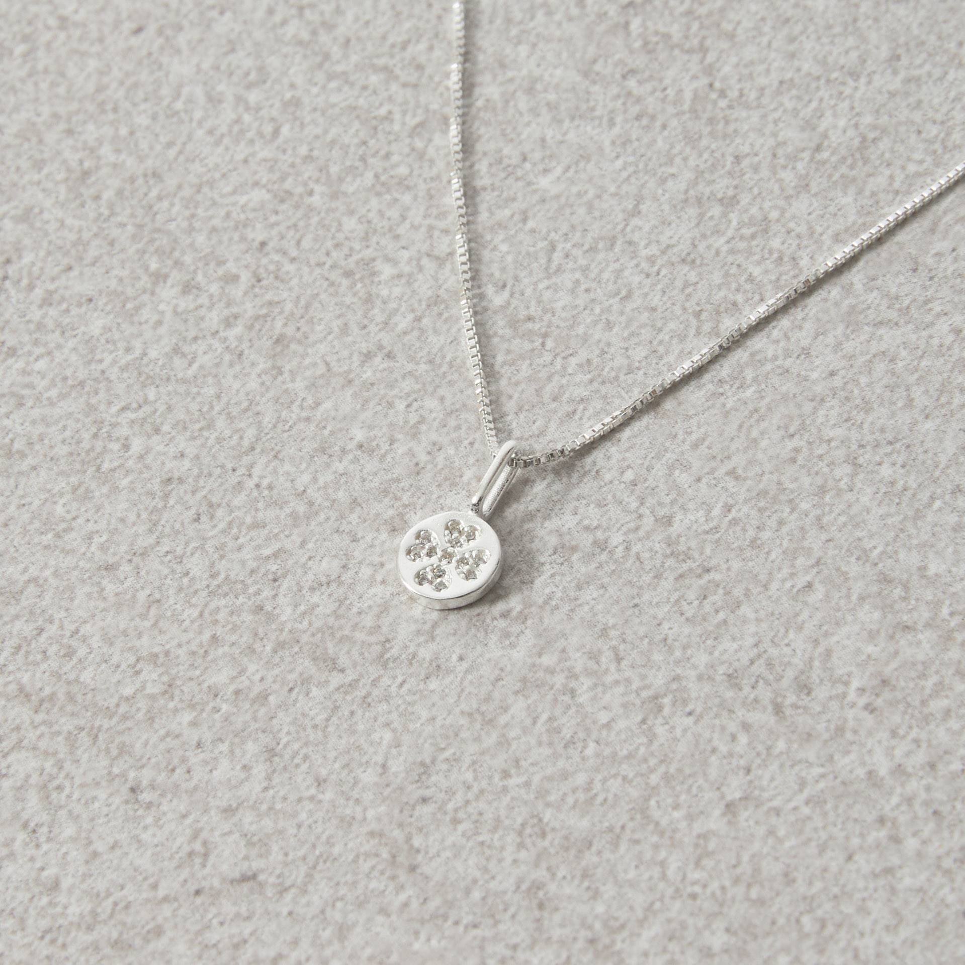 Imagem Secundária Colar pingente medalha trevo cravejado 6mm 40cm