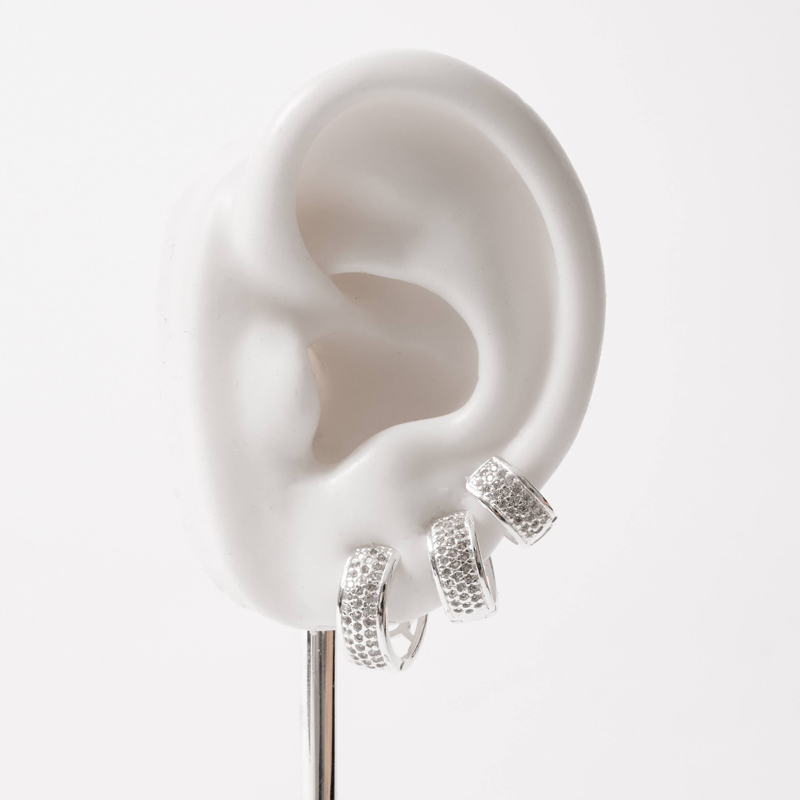 Trio argolas click larga cravejada 9, 11 e 12mm detalhe geométrico vazado