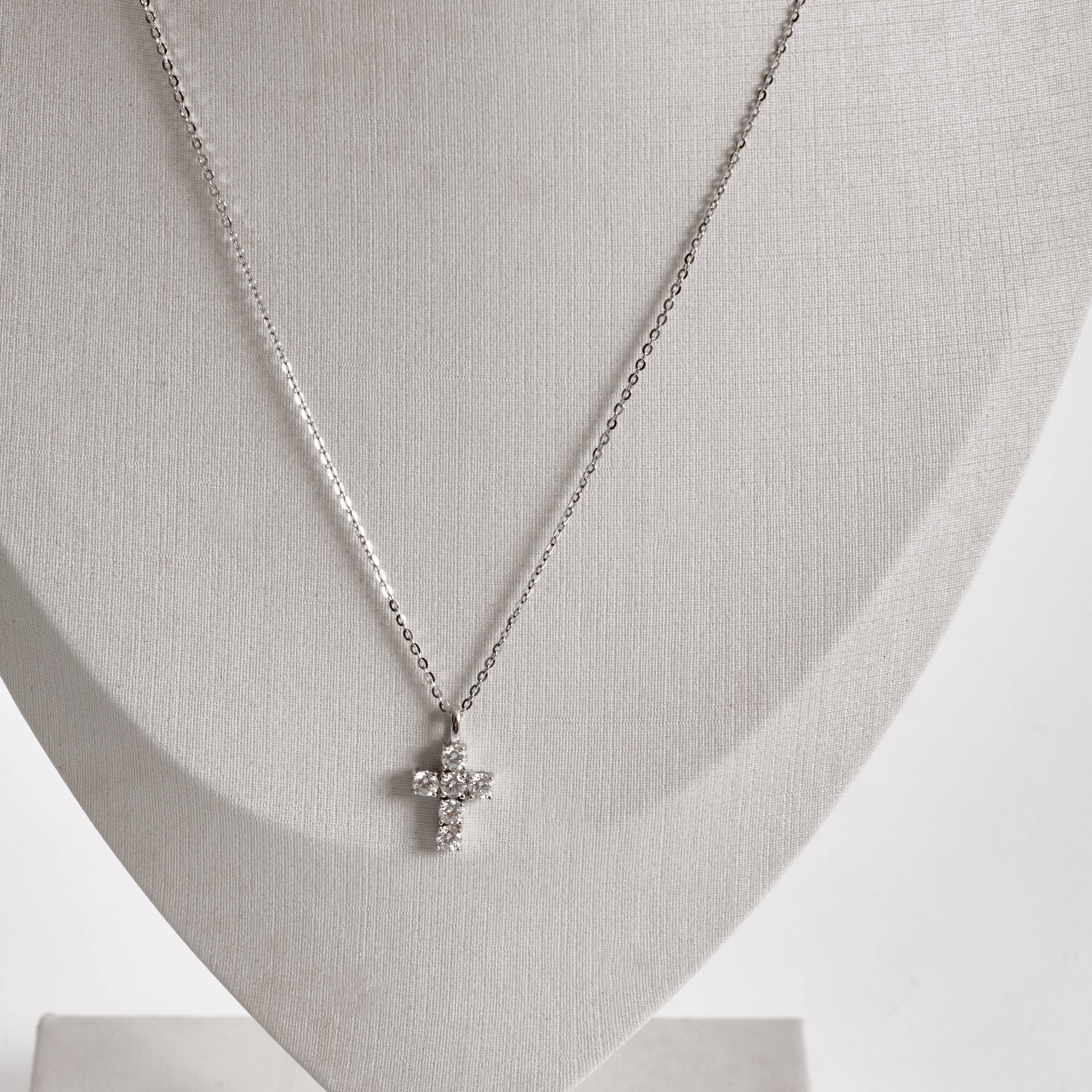 Colar pingente cruz moissanite 12mm corrente cadeadinho 45cm ródio