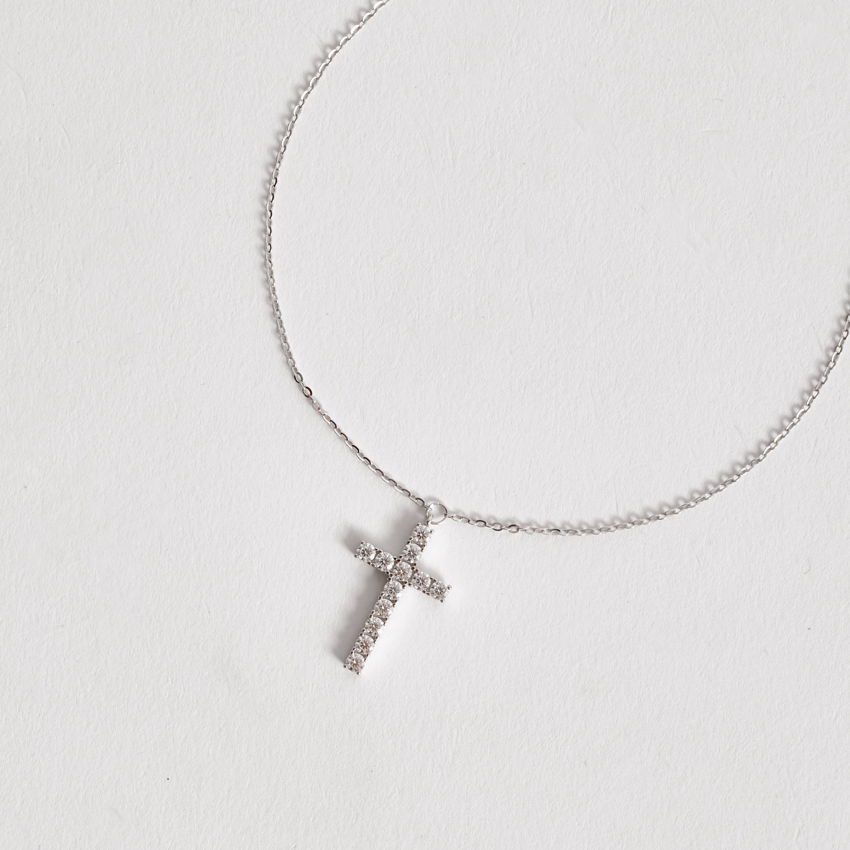 Imagem Colar pingente cruz moissanite 21mm corrente cadeadinho 45cm ródio