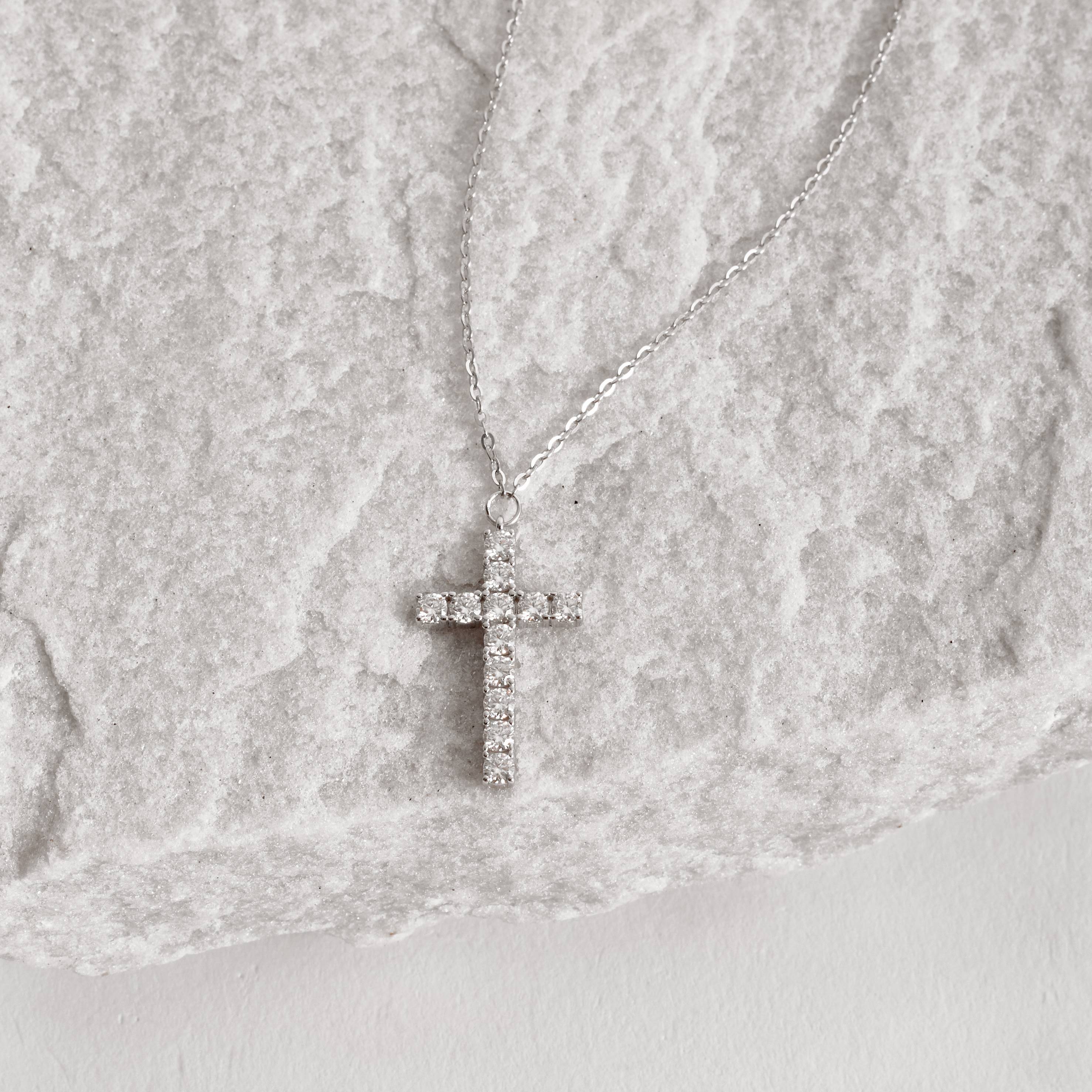 Imagem Secundária Colar pingente cruz moissanite 21mm corrente cadeadinho 45cm ródio