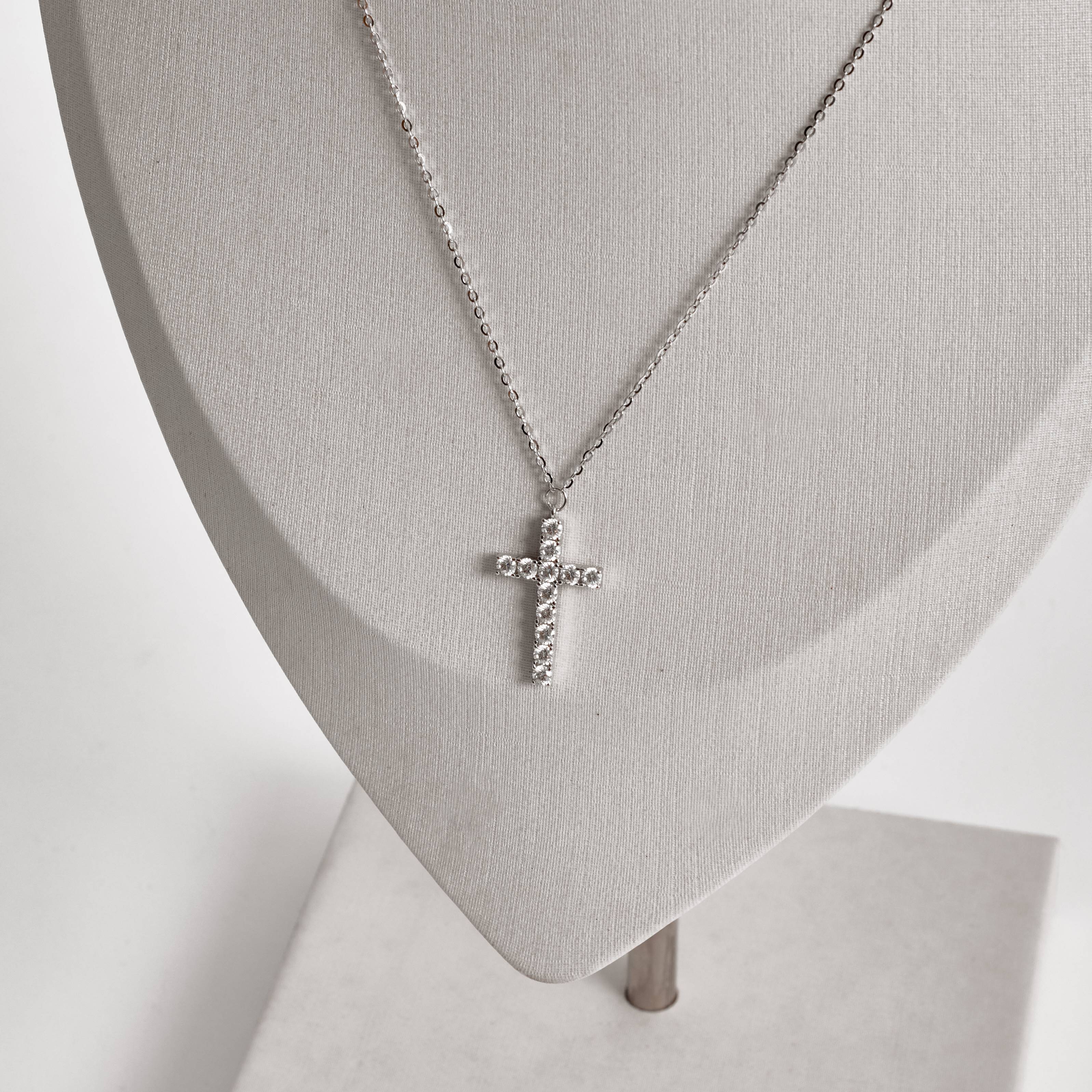 Colar pingente cruz moissanite 21mm corrente cadeadinho 45cm ródio