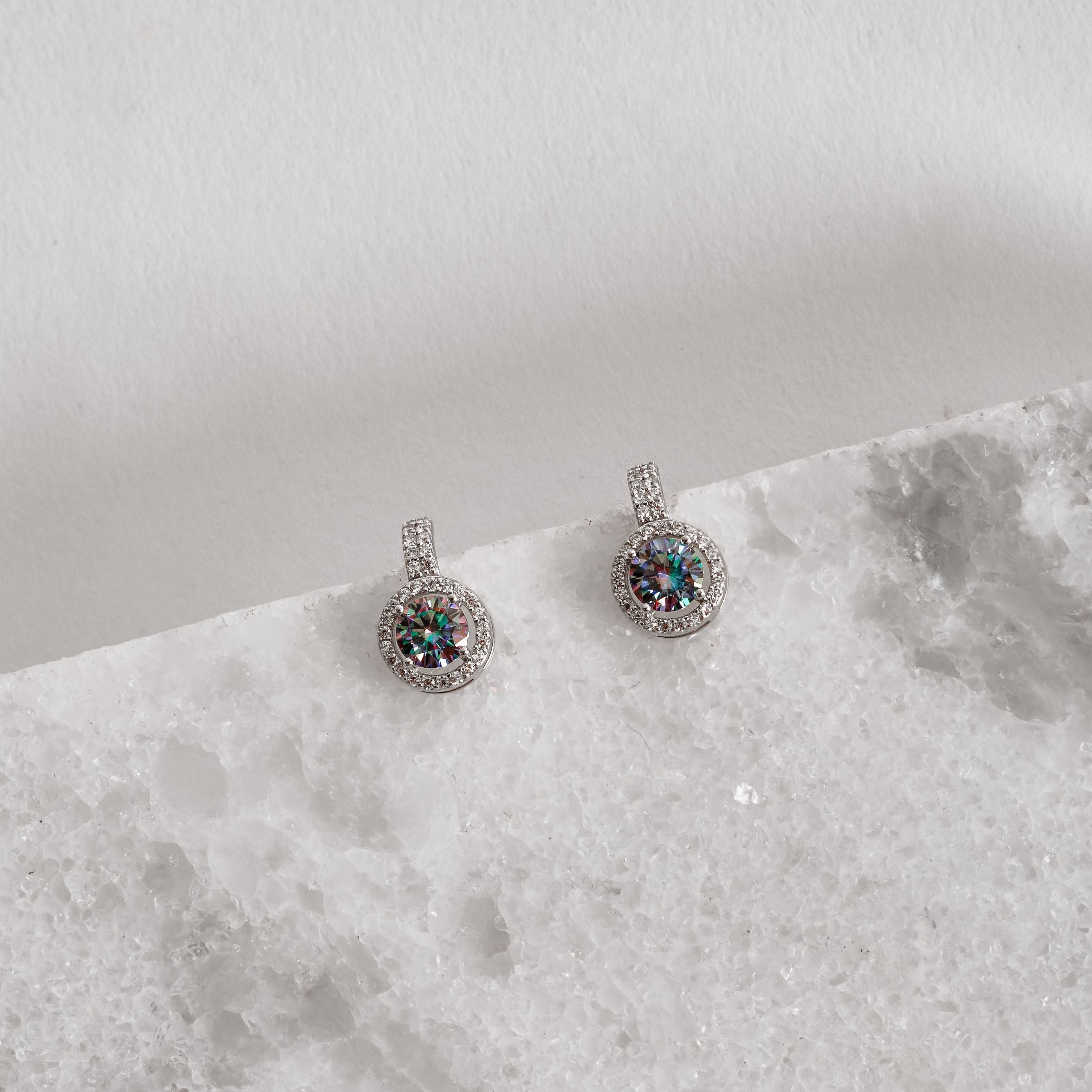 Imagem Brinco meia argola moissanite rainbow green 5mm com cravejado ródio