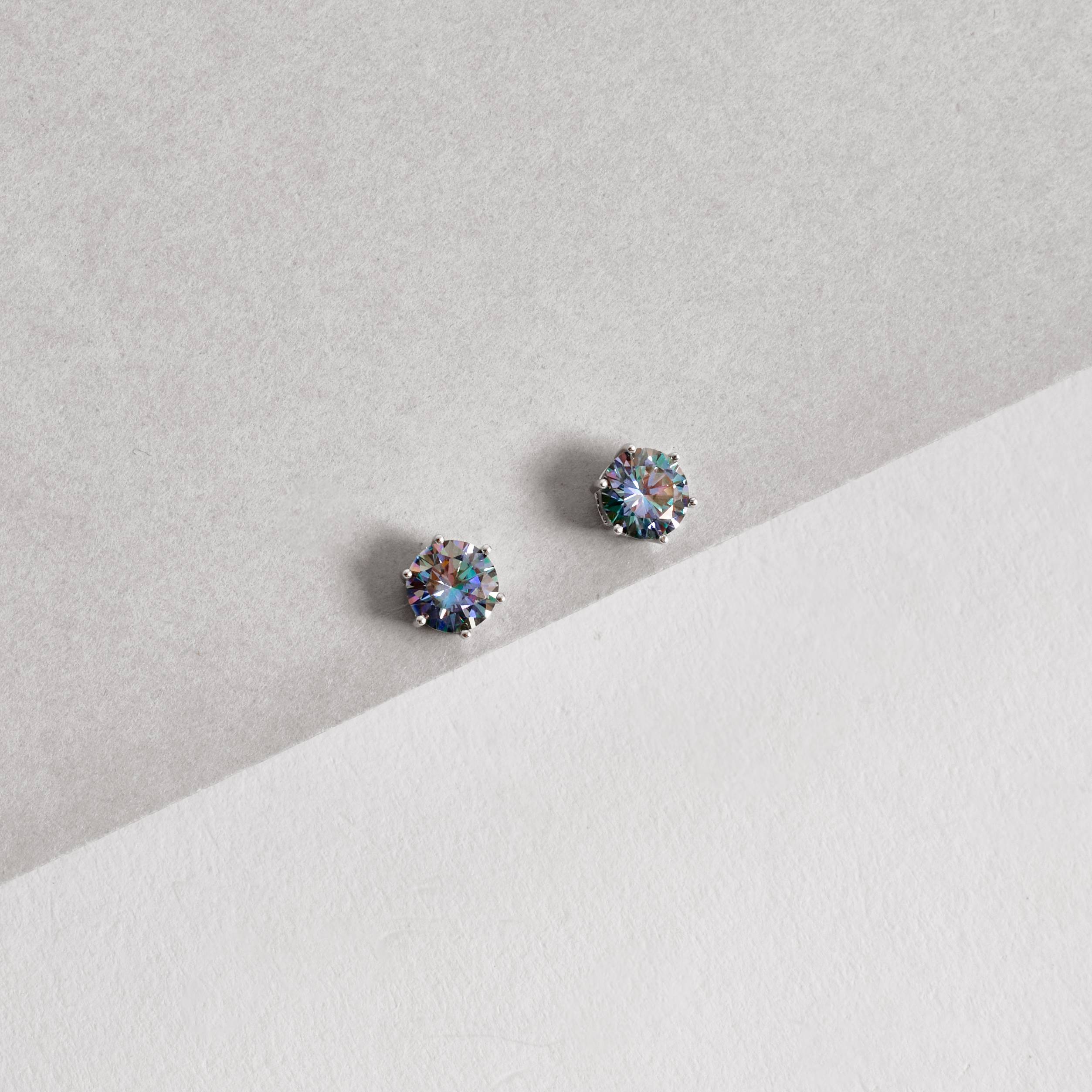 Imagem Brinco moissanite rainbow green 6.5mm ródio