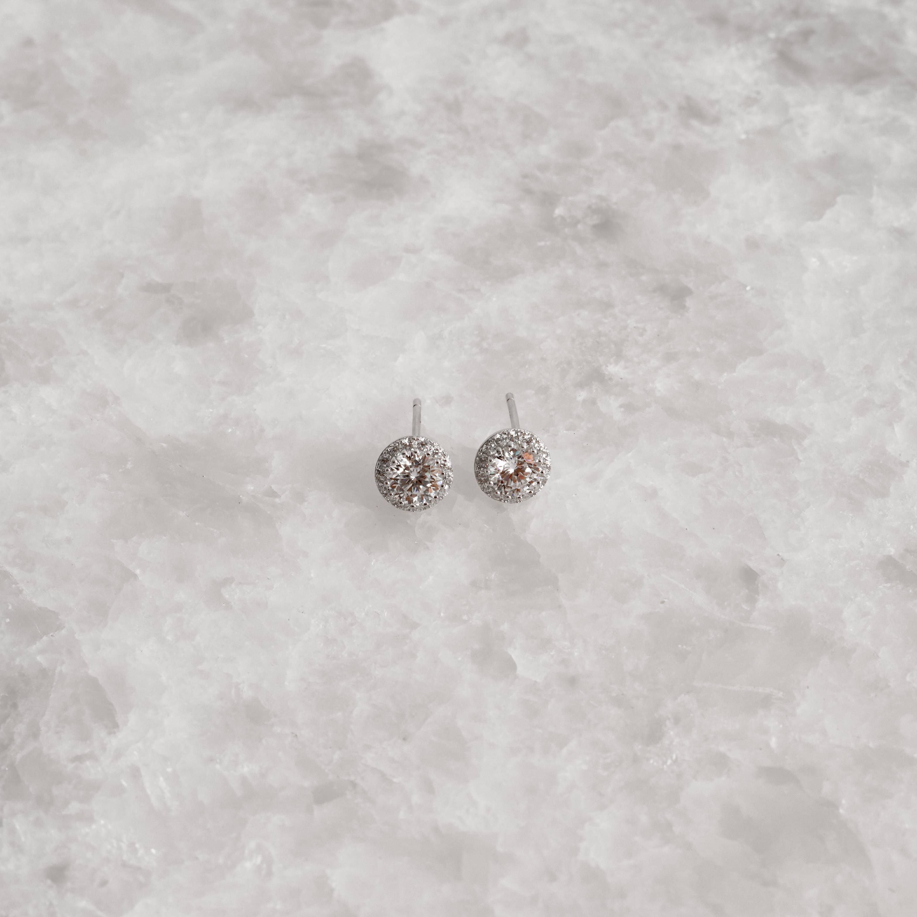 Imagem Secundária Brinco moissanite 5mm com cravejado cristal ródio