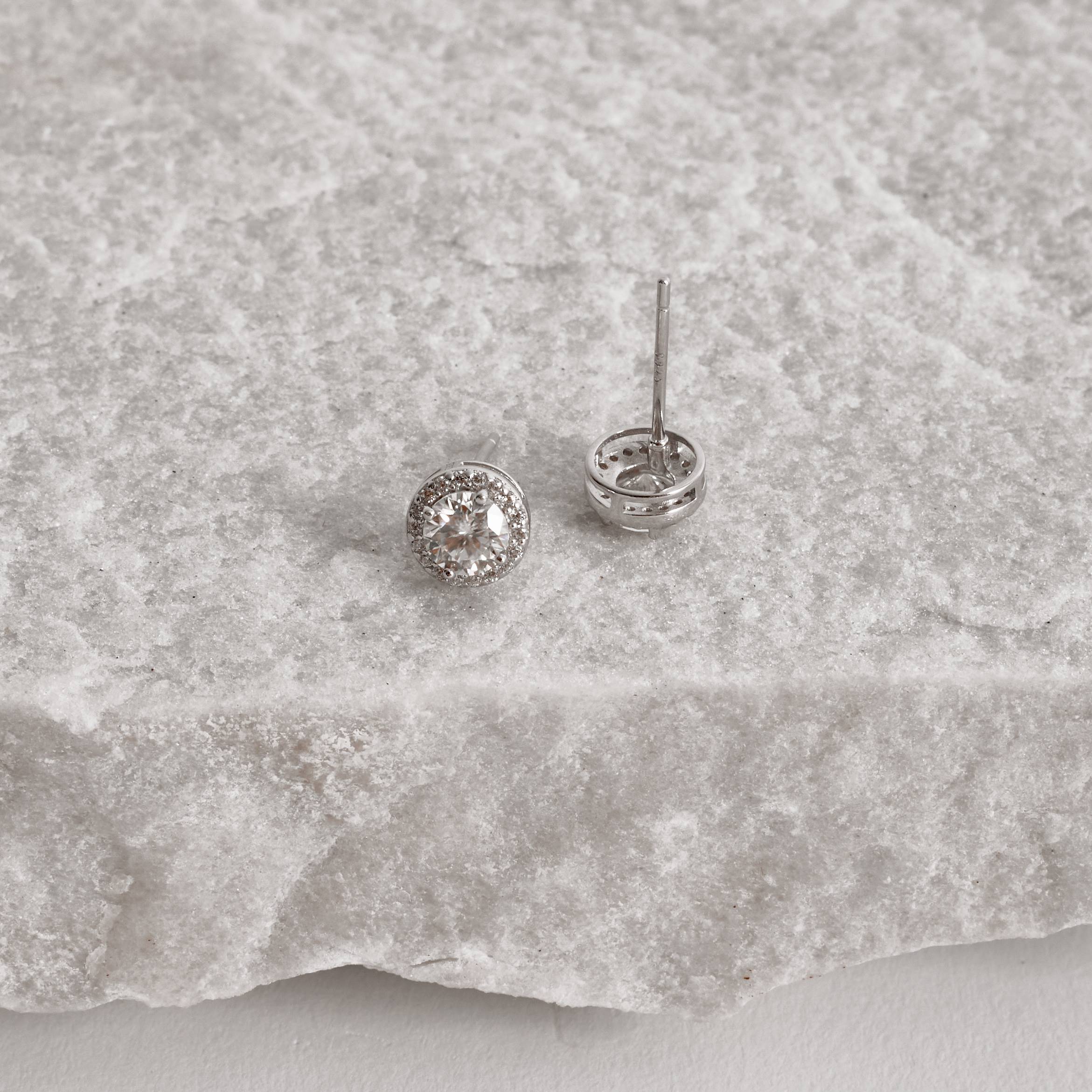 Brinco moissanite cristal 5mm com cravejado ródio