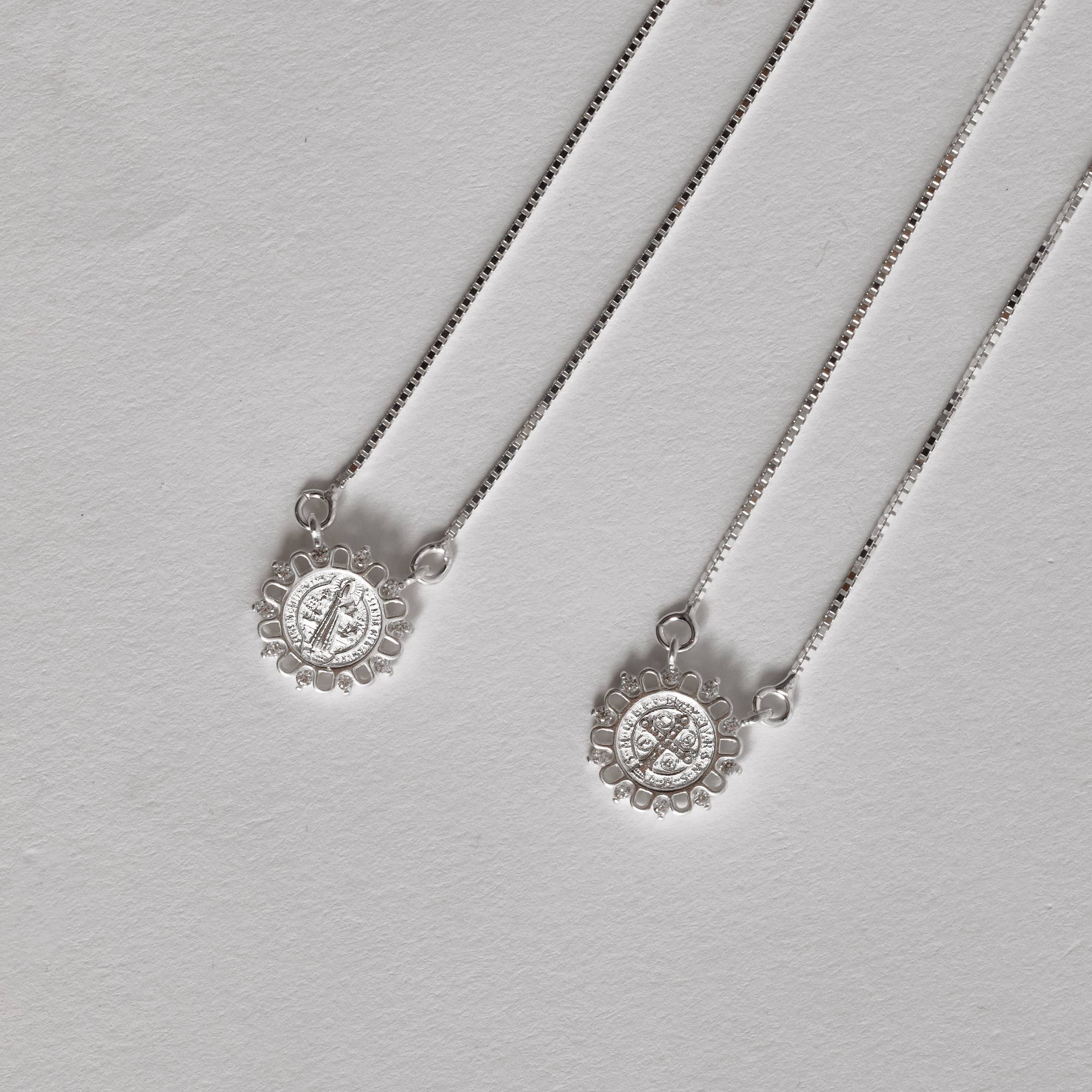 Escapulário medalhas São Bento com zircônias v15 60cm