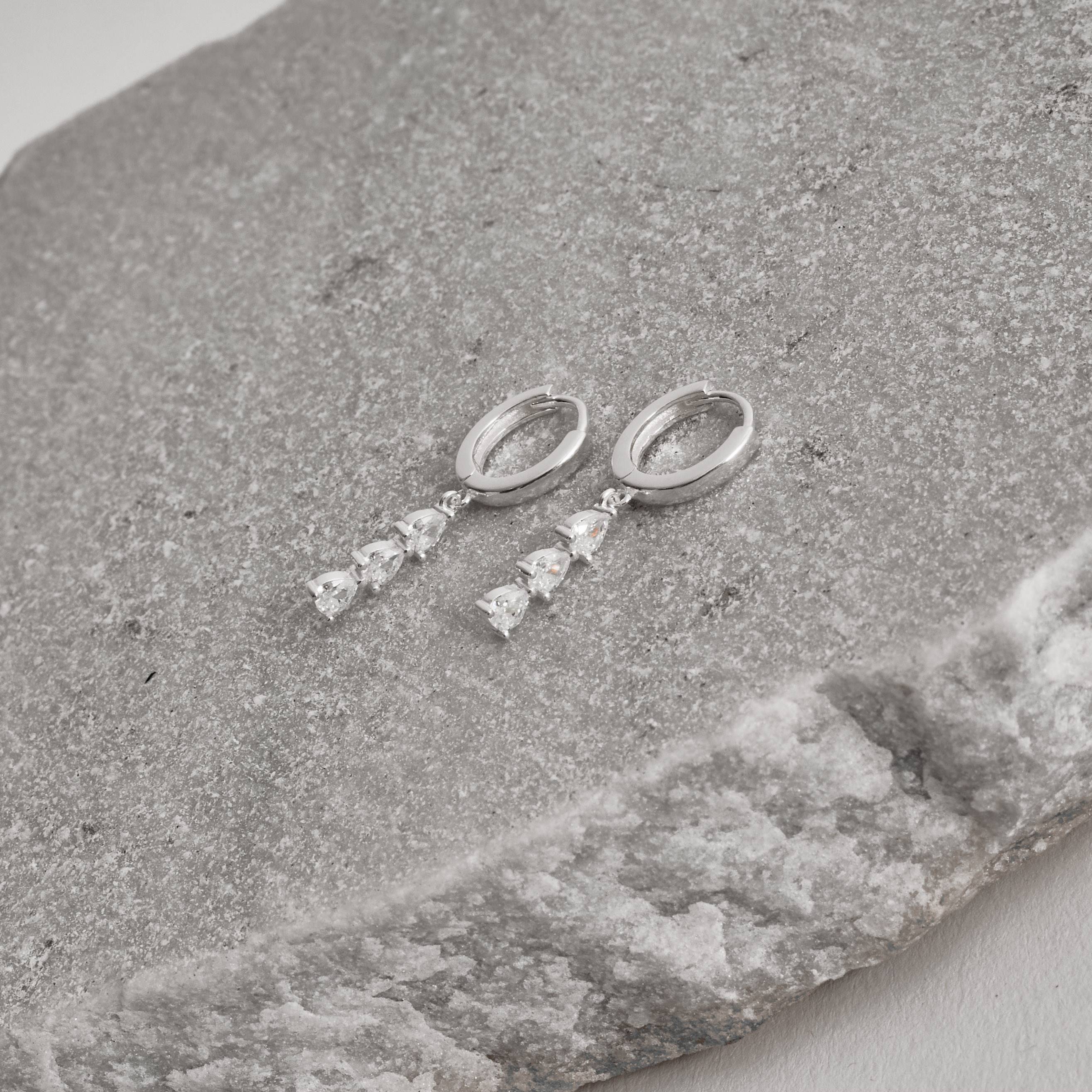 Imagem Argola click 13mm pingente zircônias gota