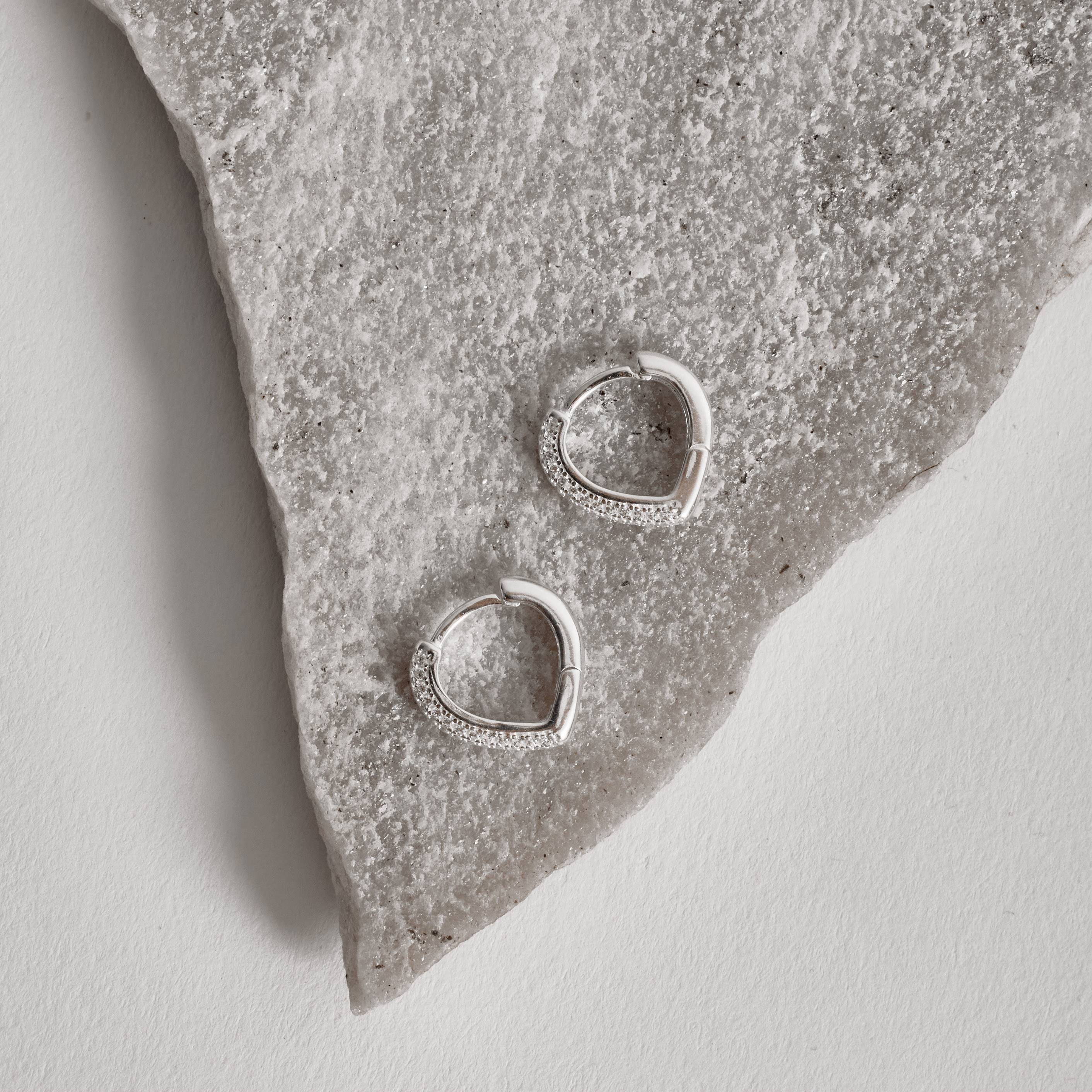 Imagem Secundária Argola click gota 13mm triplo cravejado