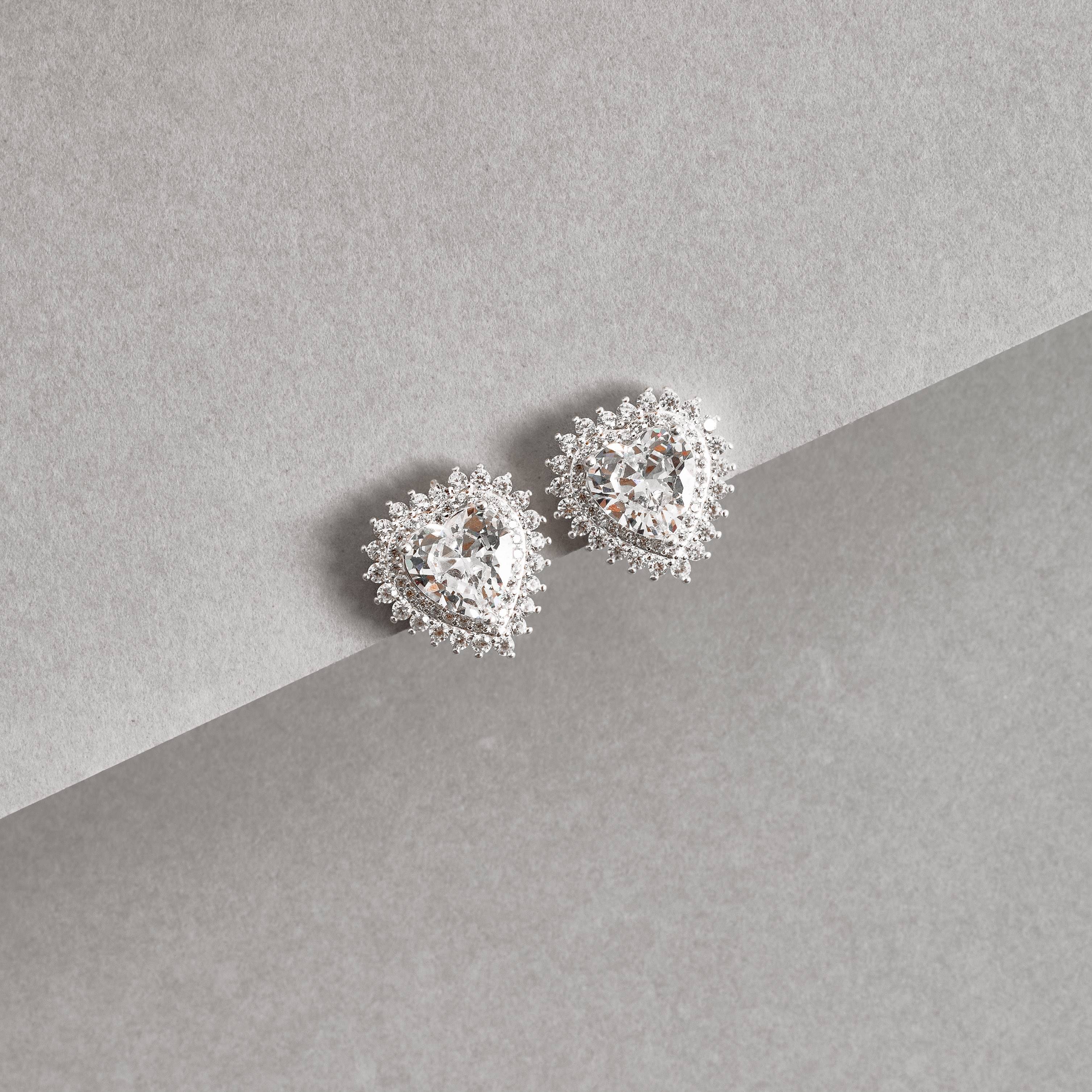 Imagem Brinco zircônia coração com duplo cravejado 15mm