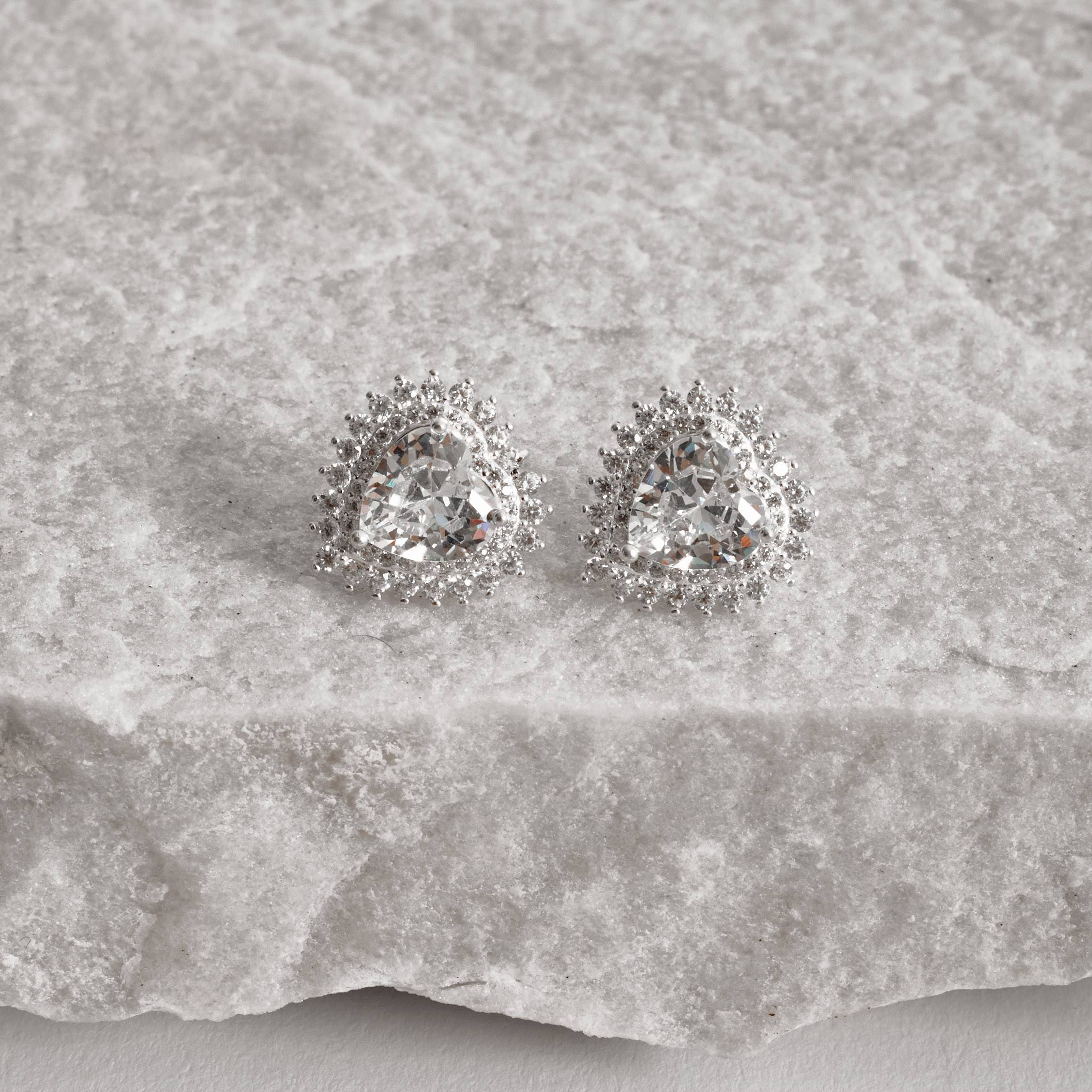 Imagem Secundária Brinco zircônia coração com duplo cravejado 15mm