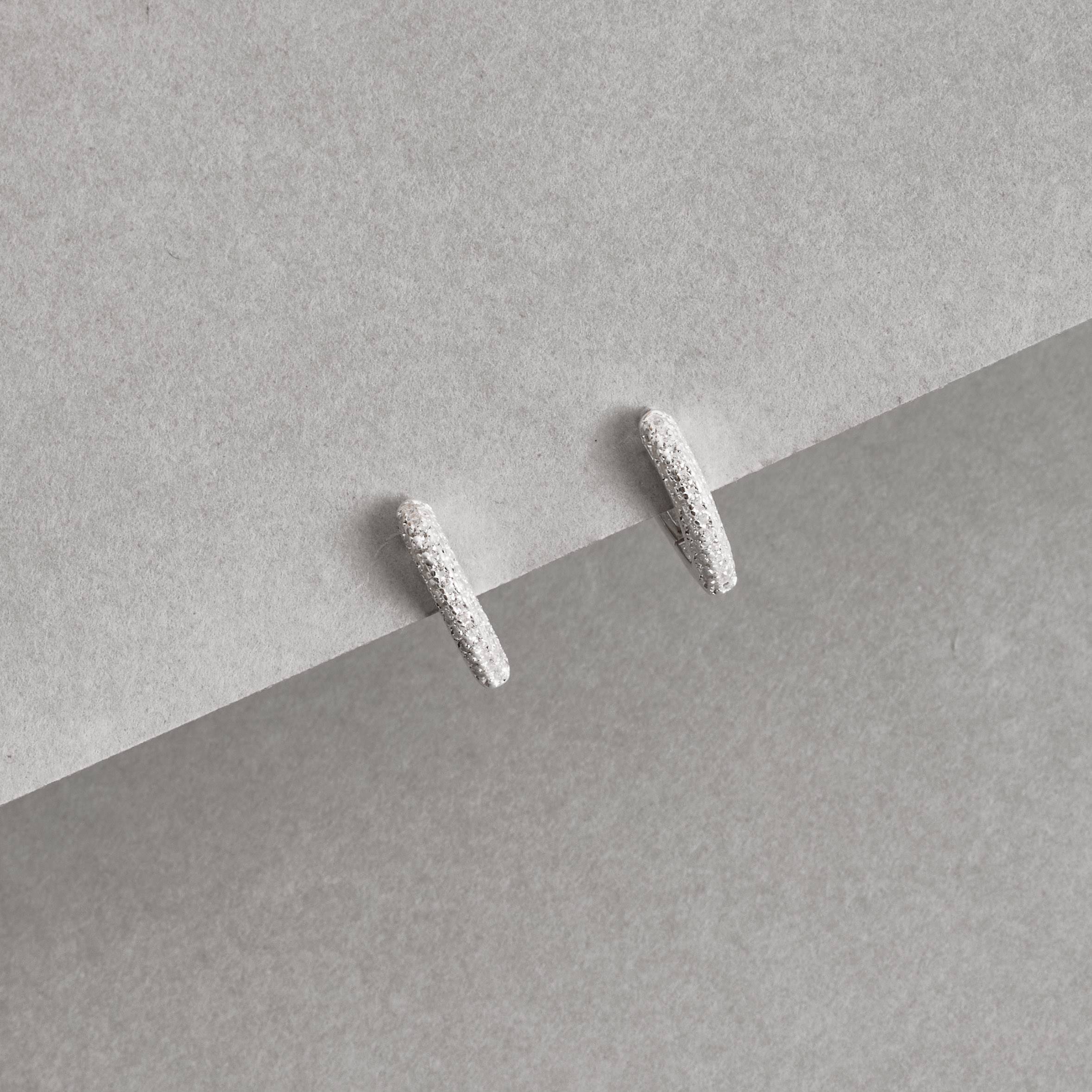 Argola click gota 12mm triplo cravejado