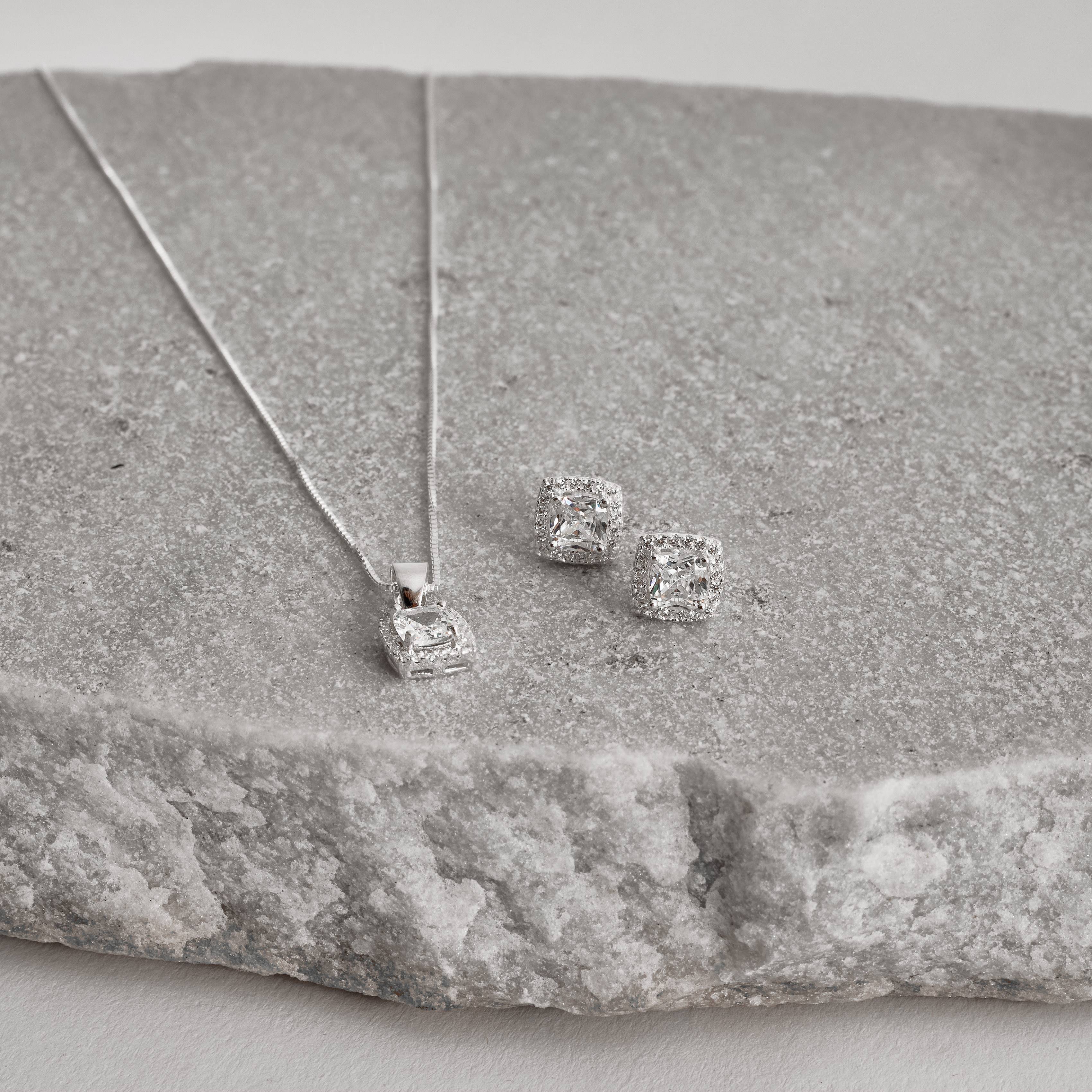 Conjunto brinco e colar pingente zircônia quadrada com cravejado 8mm 45cm