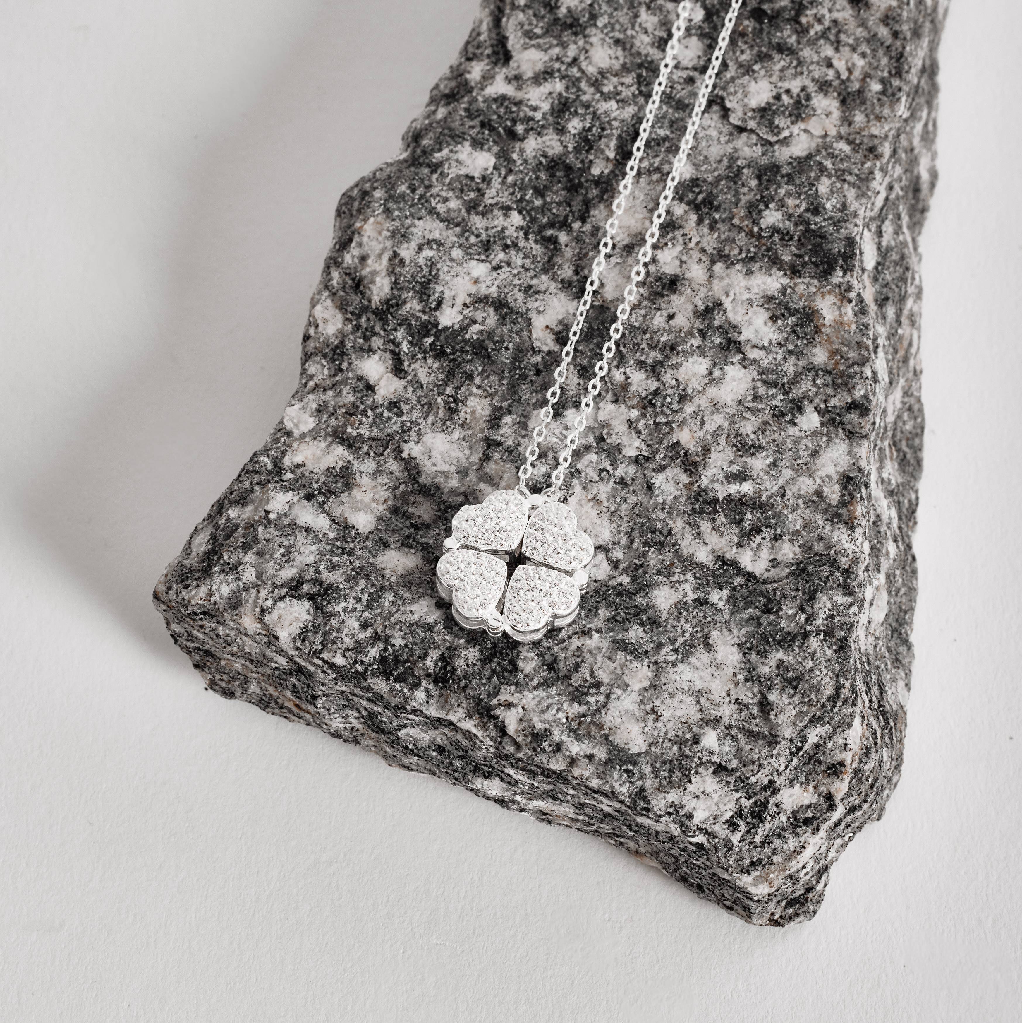 Imagem Colar corações trevo cravejado 40+5cm