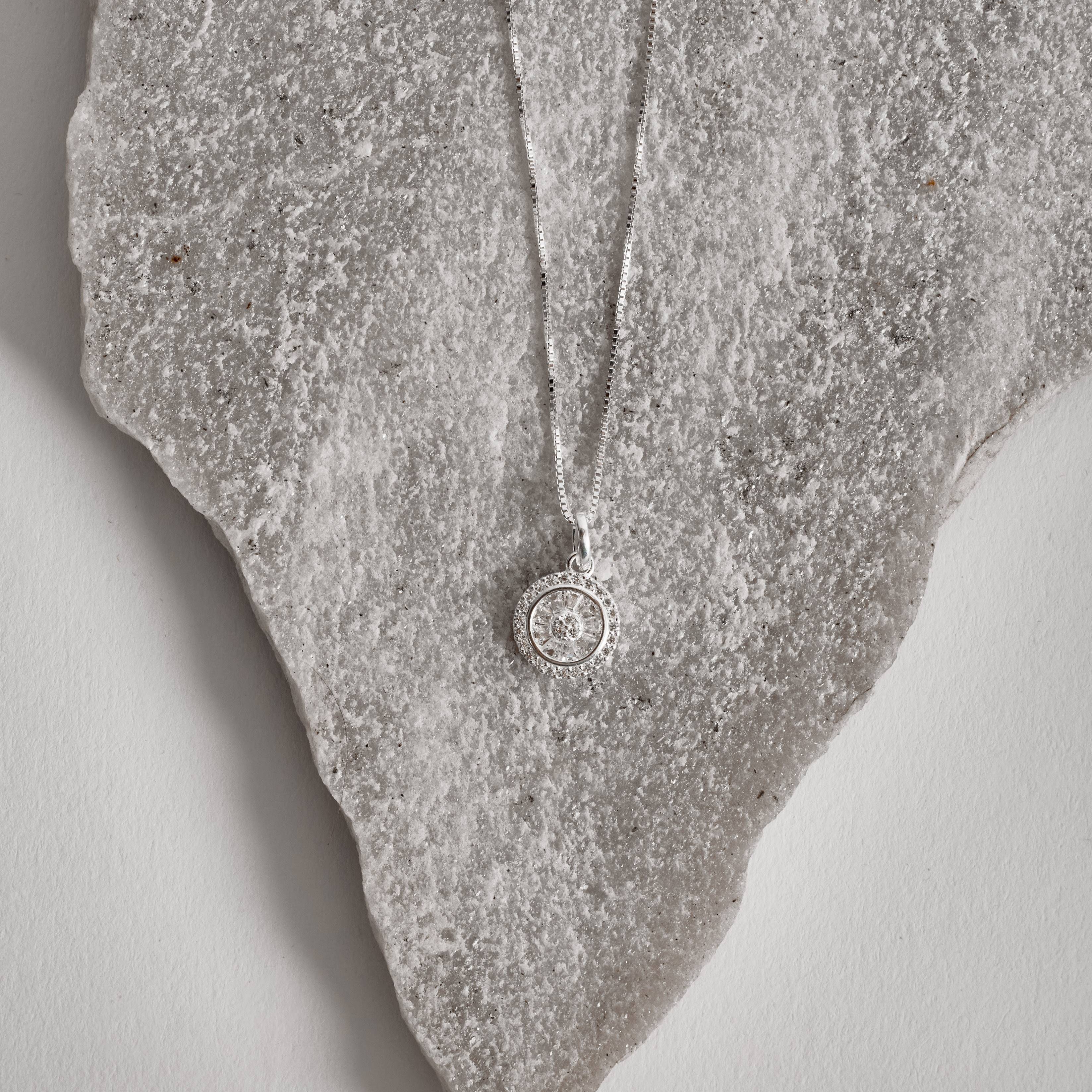 Colar pingente botão todo cravejado 10mm 45cm