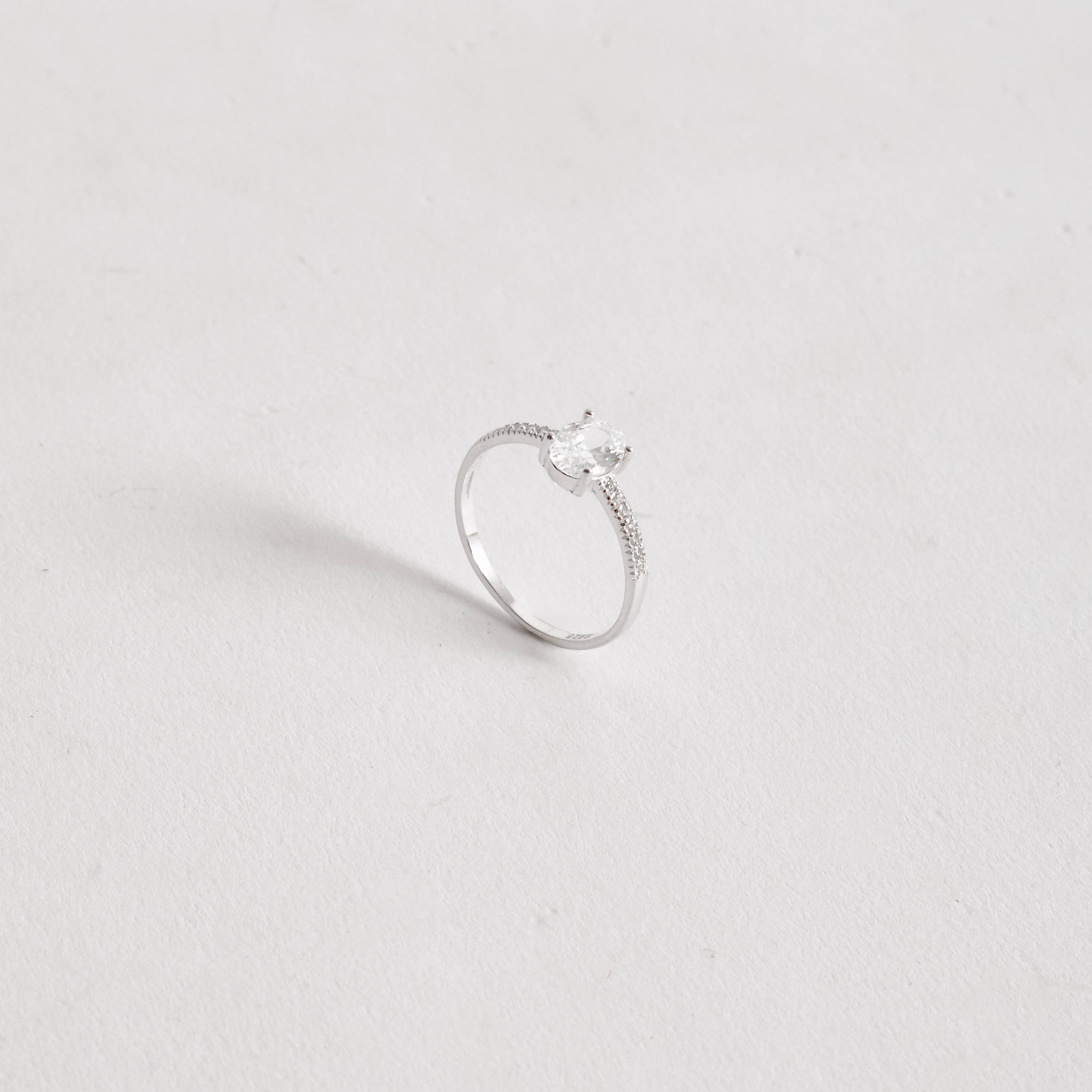 Imagem Secundária Anel meia aliança com zircônia oval 7mm