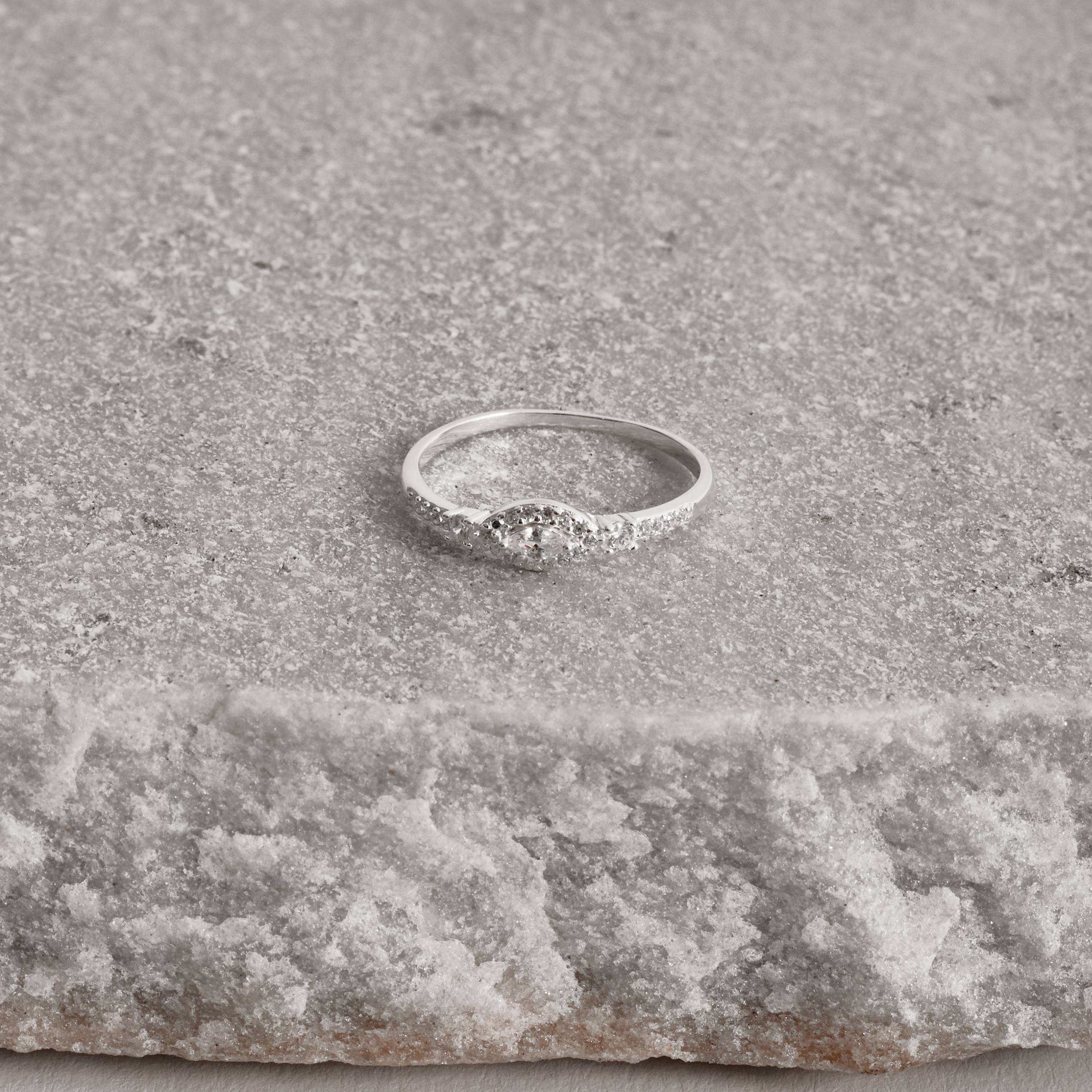 Imagem Anel zircônia navete com cravejado na lateral