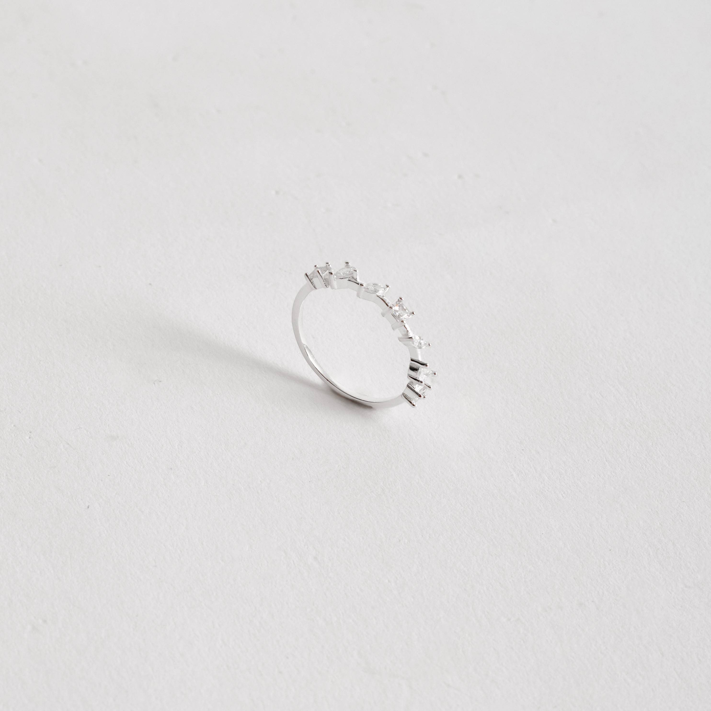 Imagem Anel zircônias quadrada, gota e navete