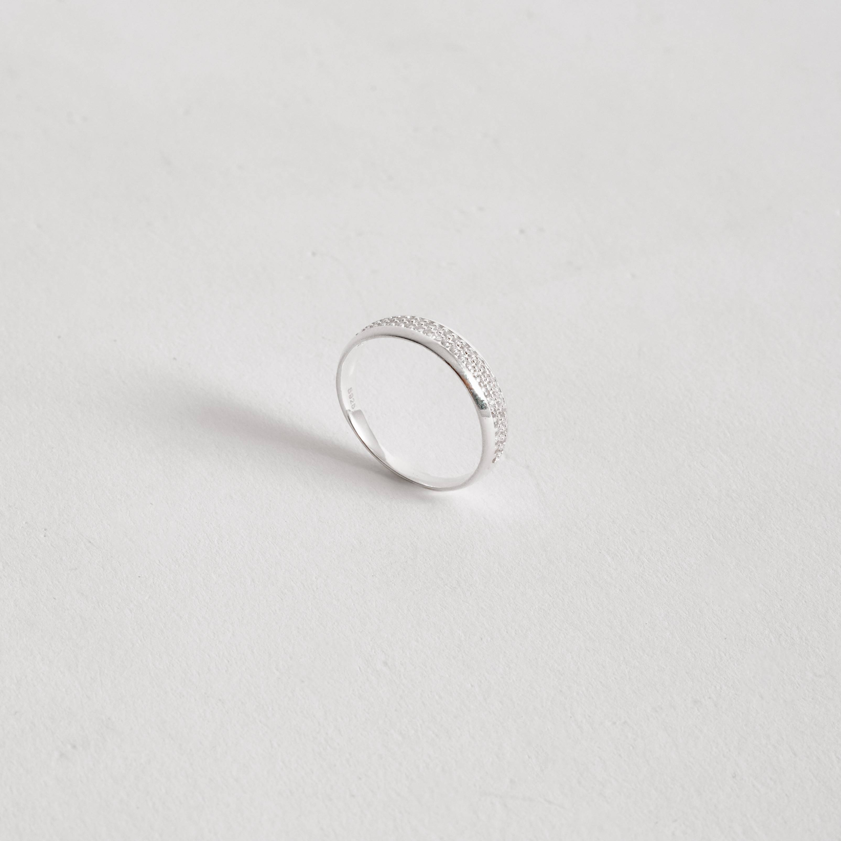 Imagem Anel meia aliança larga com duplo cravejado