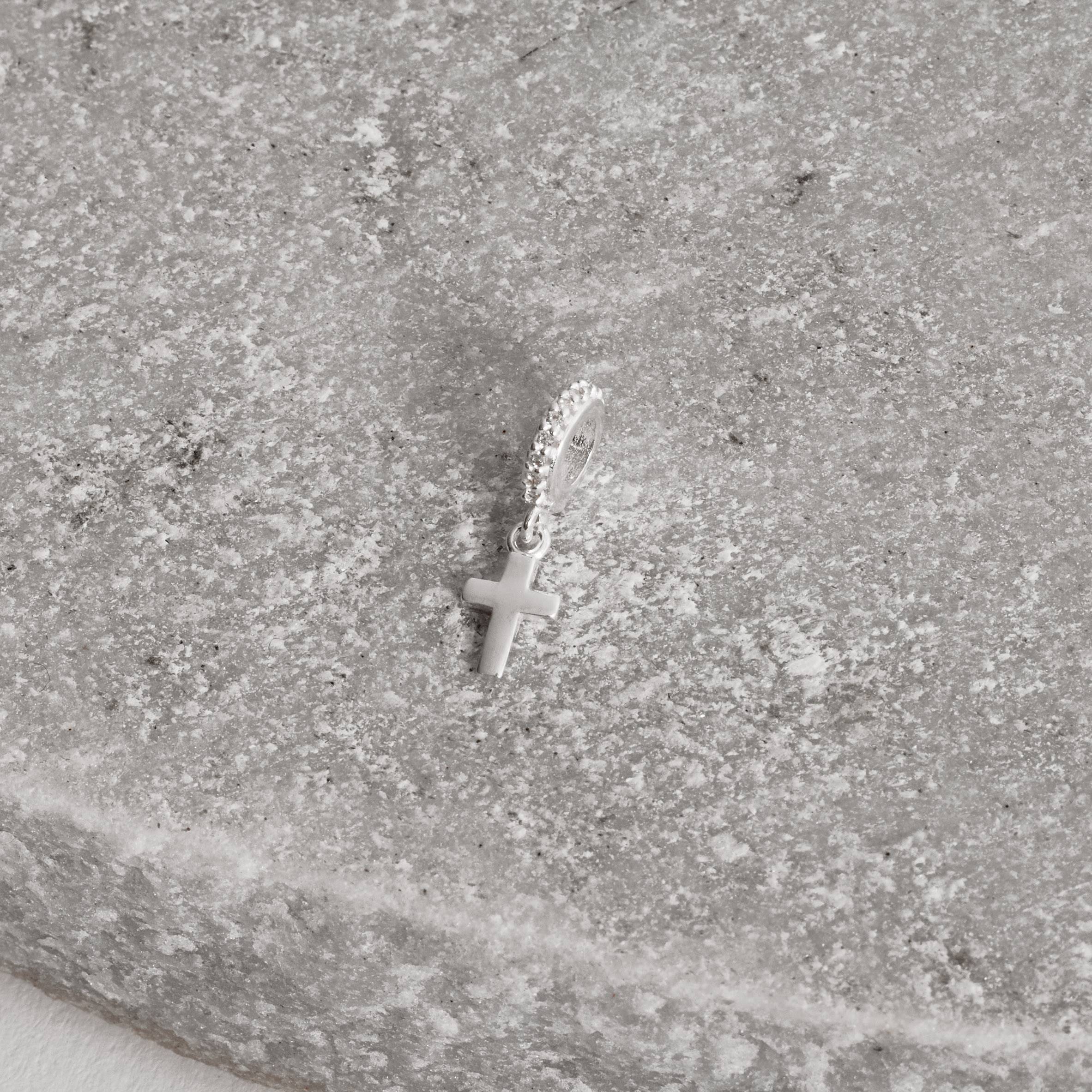 Berloque pingente cruz 7mm elo cravejado