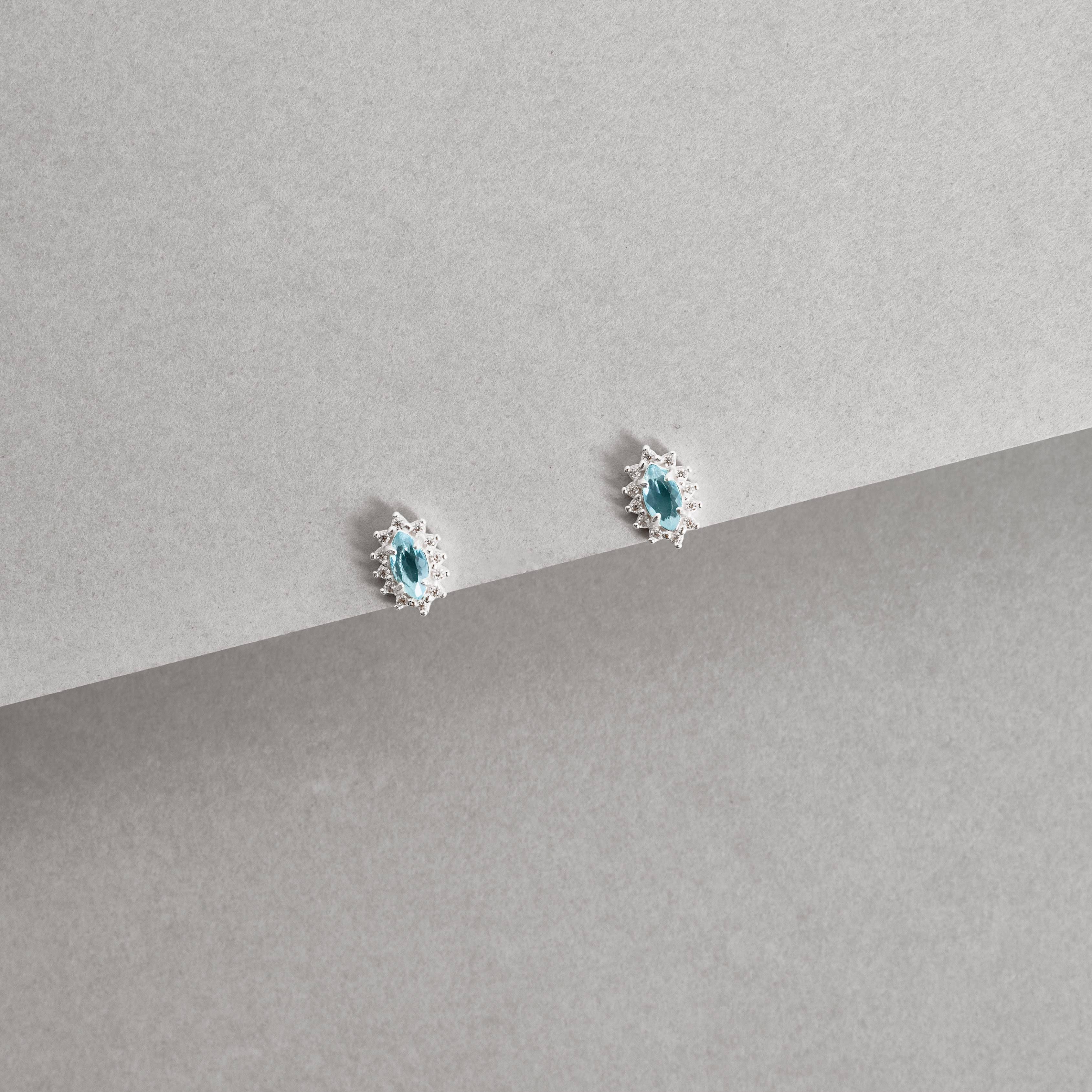 Imagem Brinco zircônia navete azul com cravejado 9mm