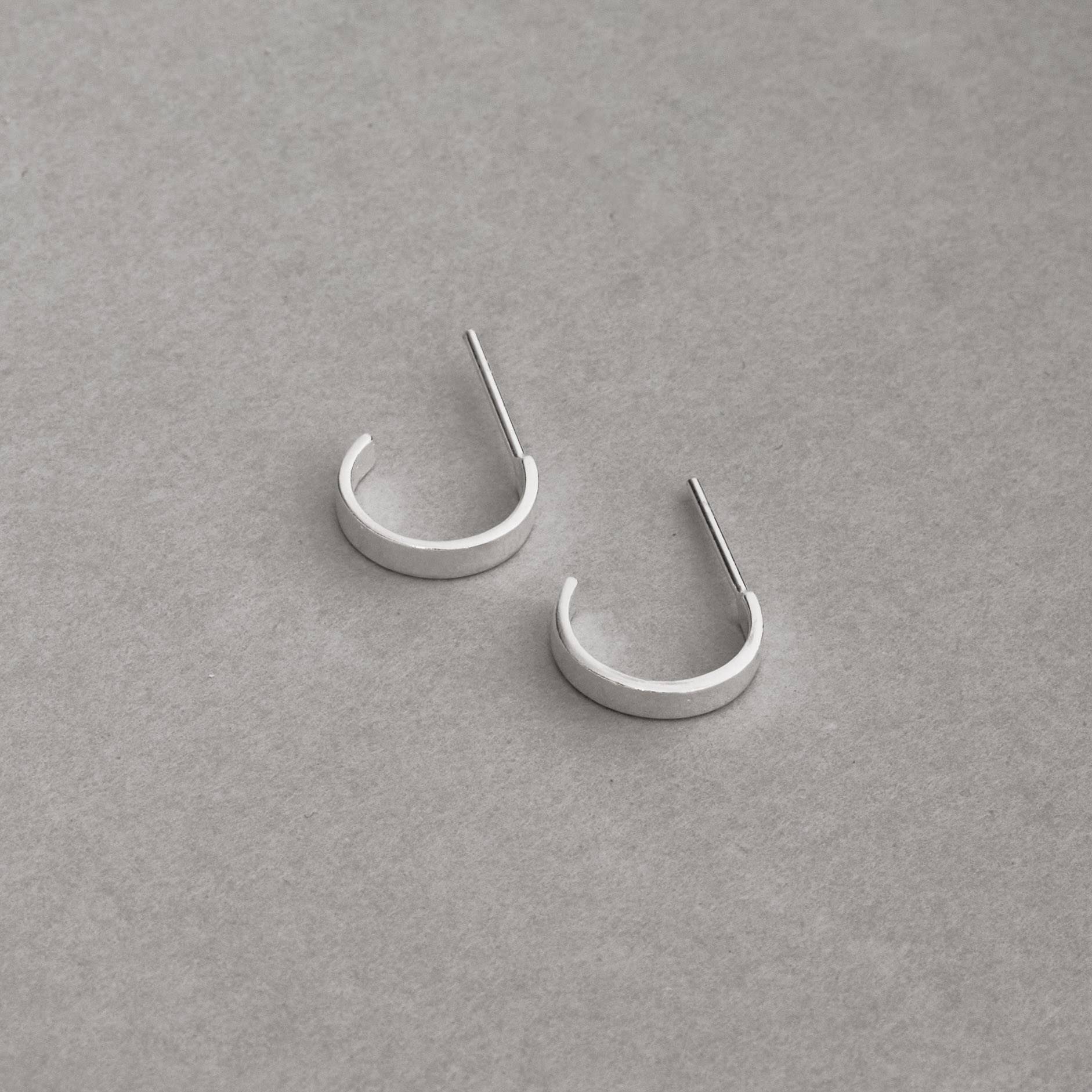Argola fio achatado 10mm tarraxa