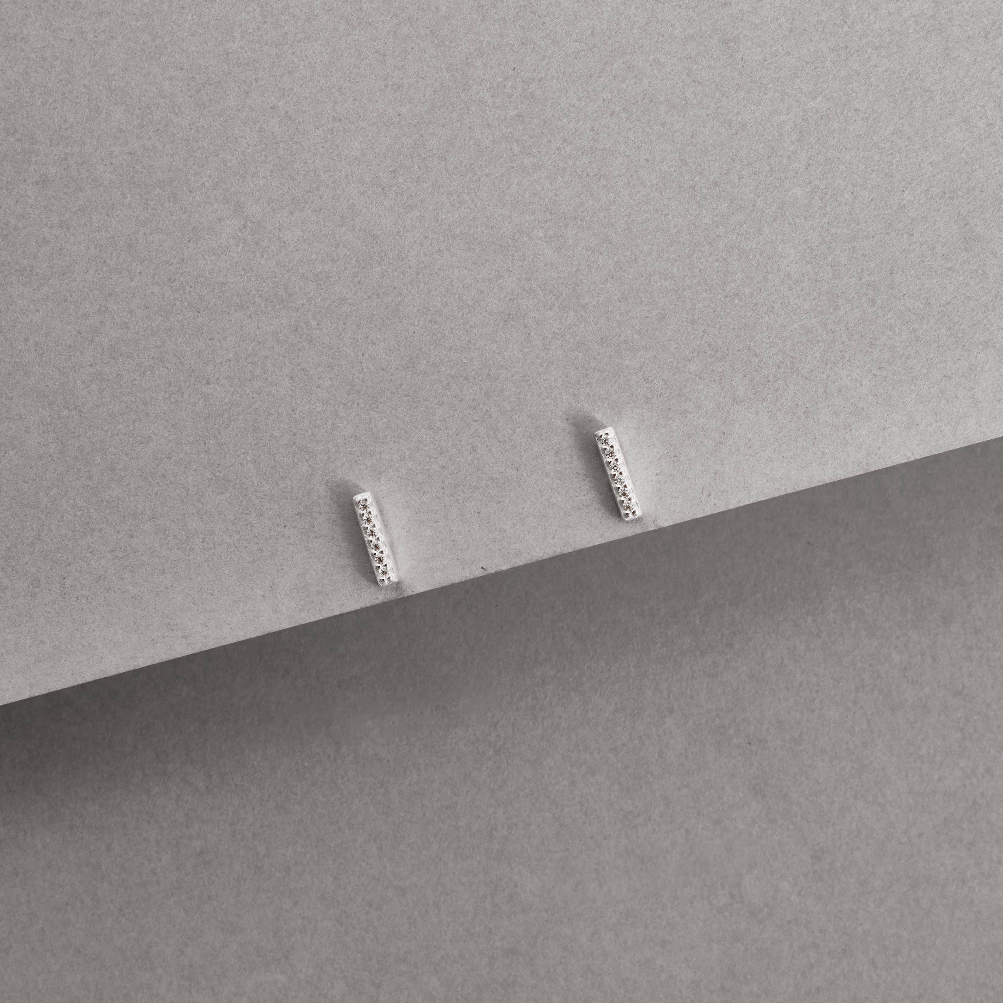 Imagem Brinco palito todo cravejado 8mm