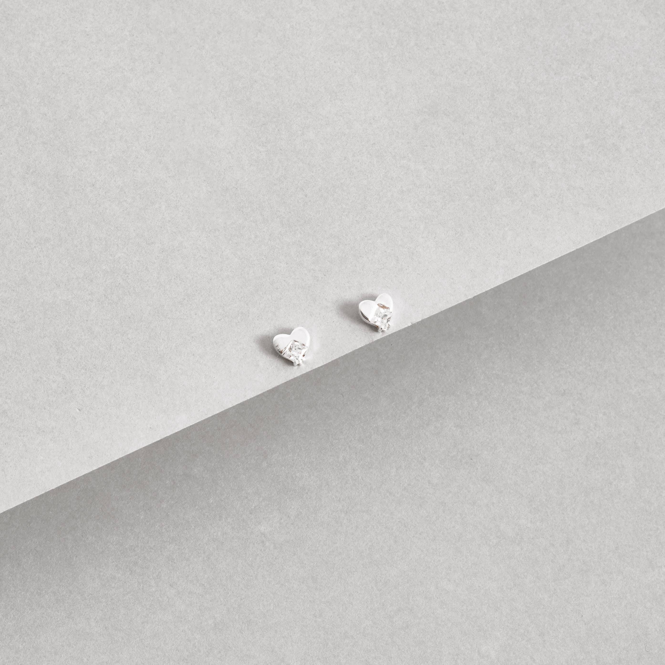 Imagem Brinco coração com zircônia losango 6mm