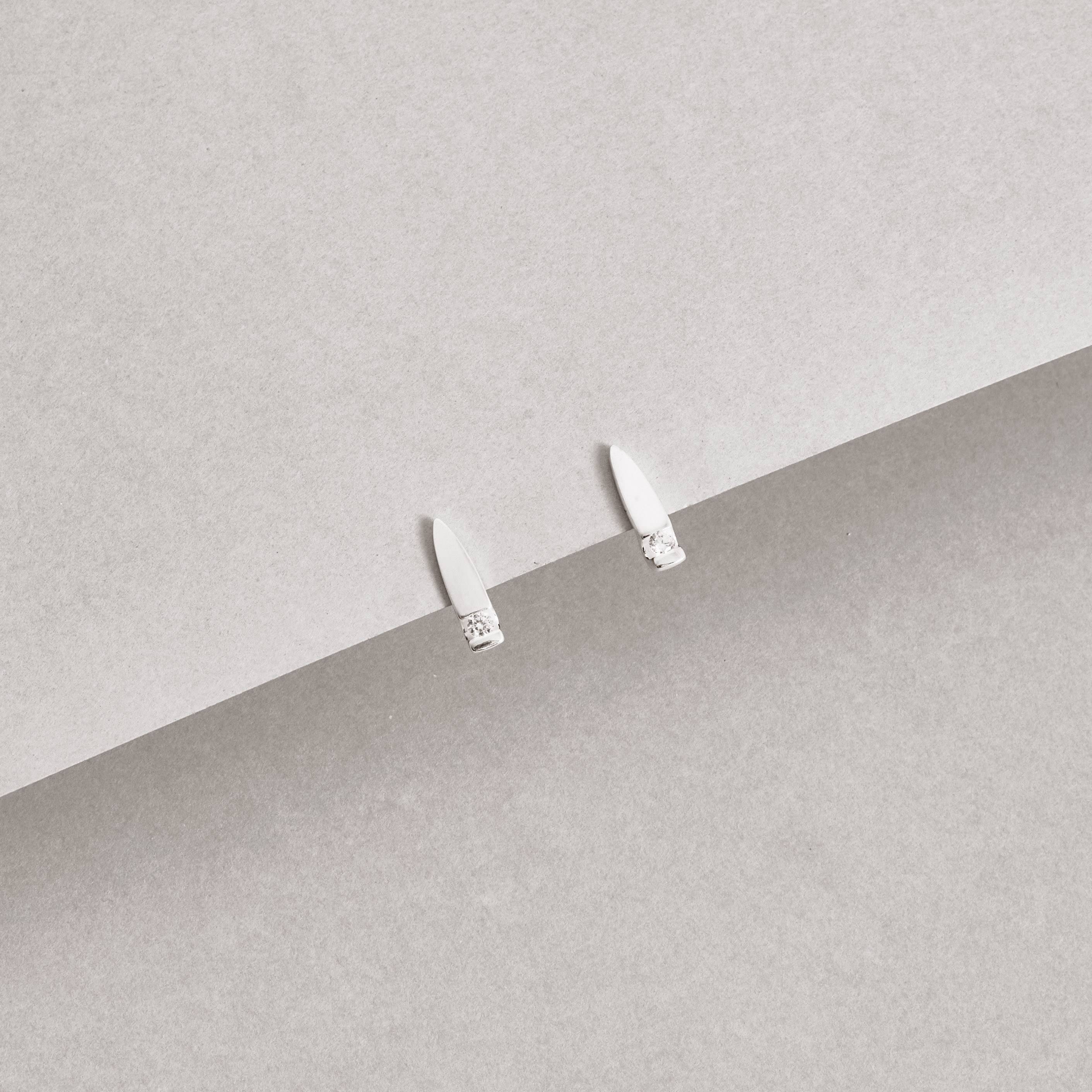 Imagem Brinco pontudo com zircônia 16mm