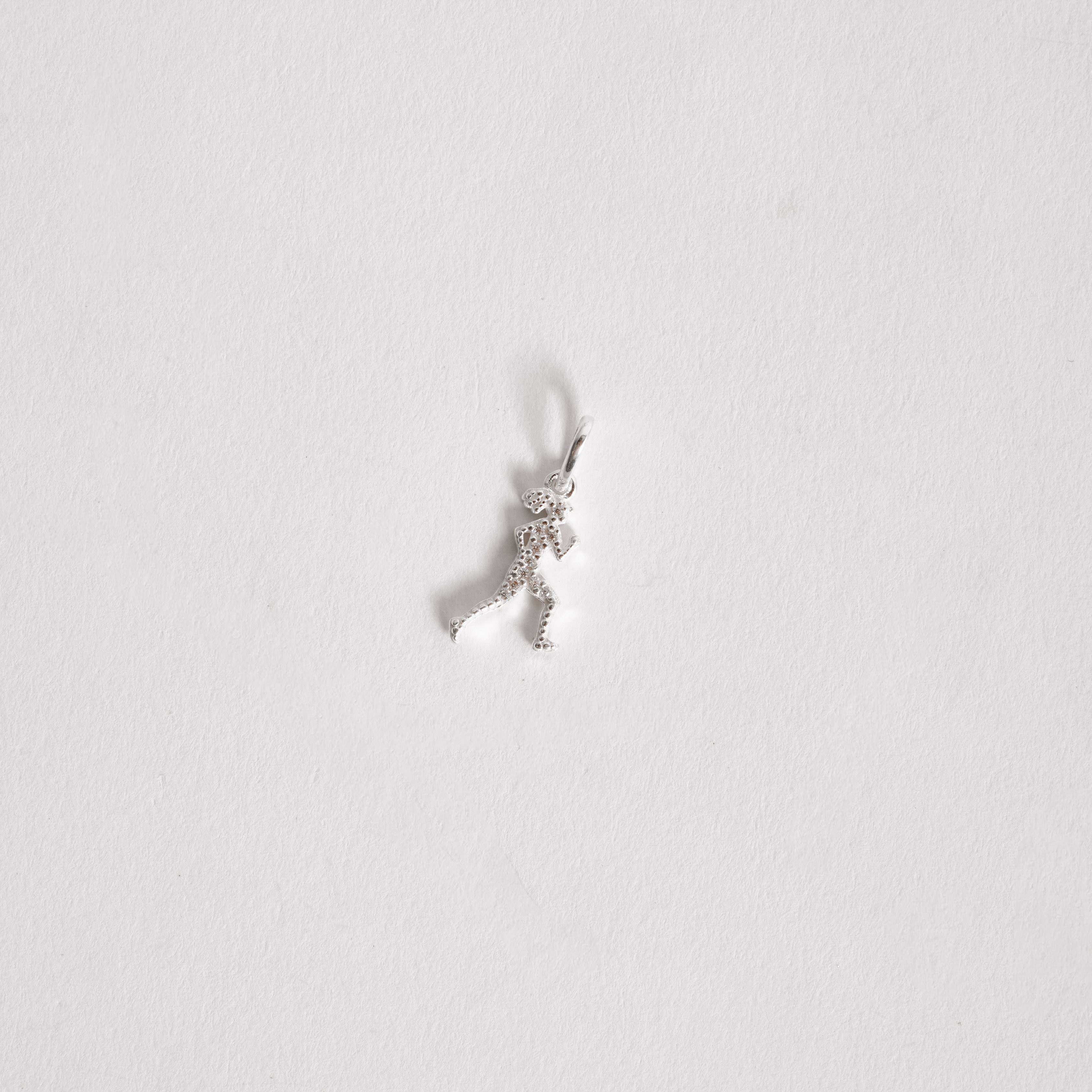 Pingente corredora cravejada 15mm