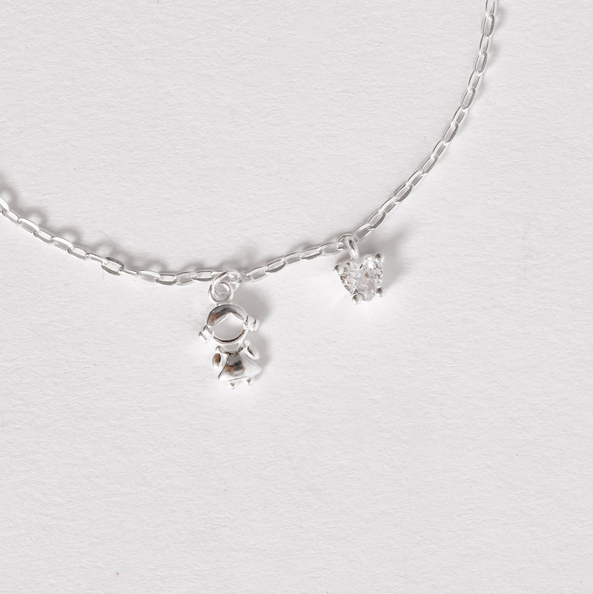 Pulseira pingentes menina e zircônia coração