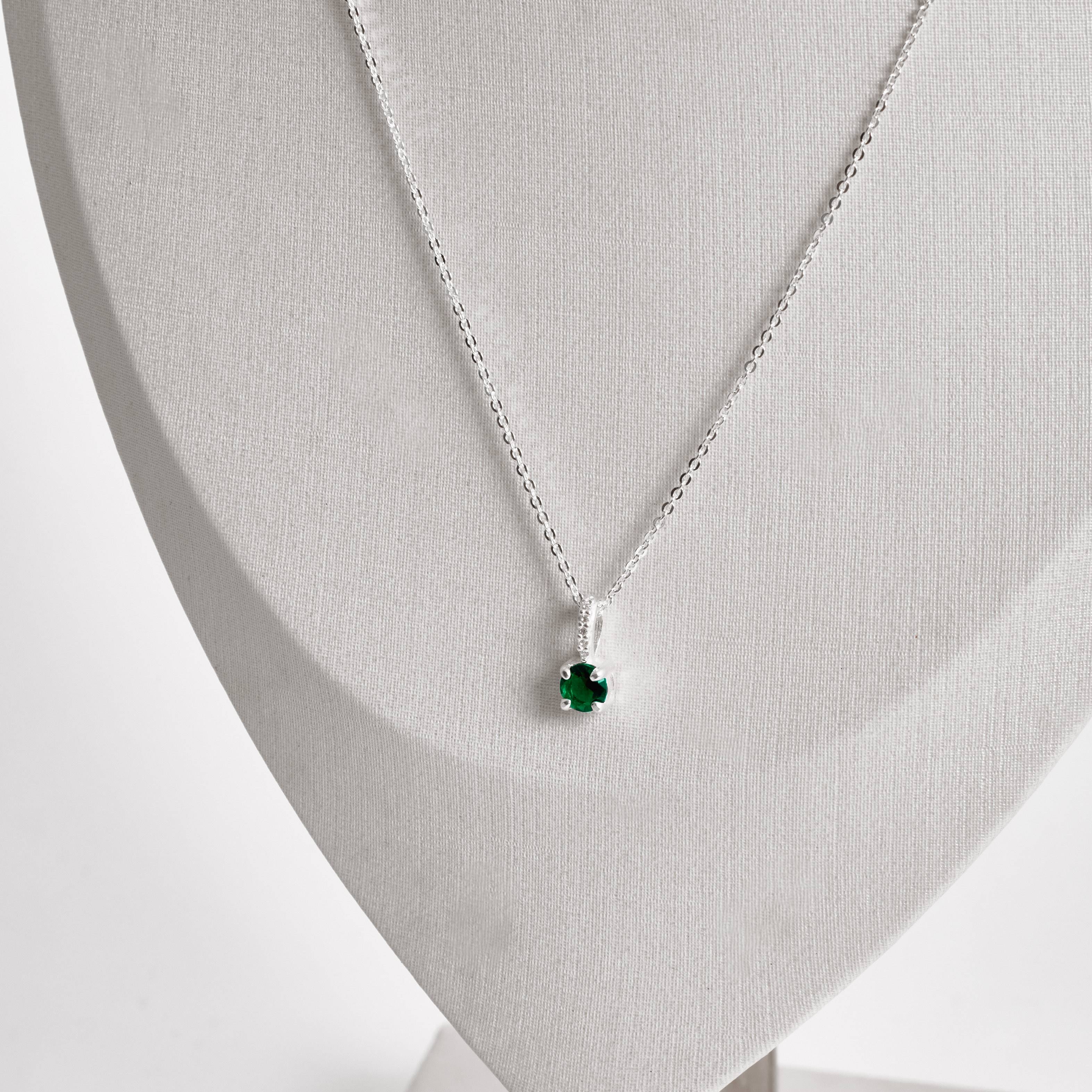 Imagem Colar pingente zircônia redonda esmeralda 5mm elo cravejado corrente cadeadinho 40cm