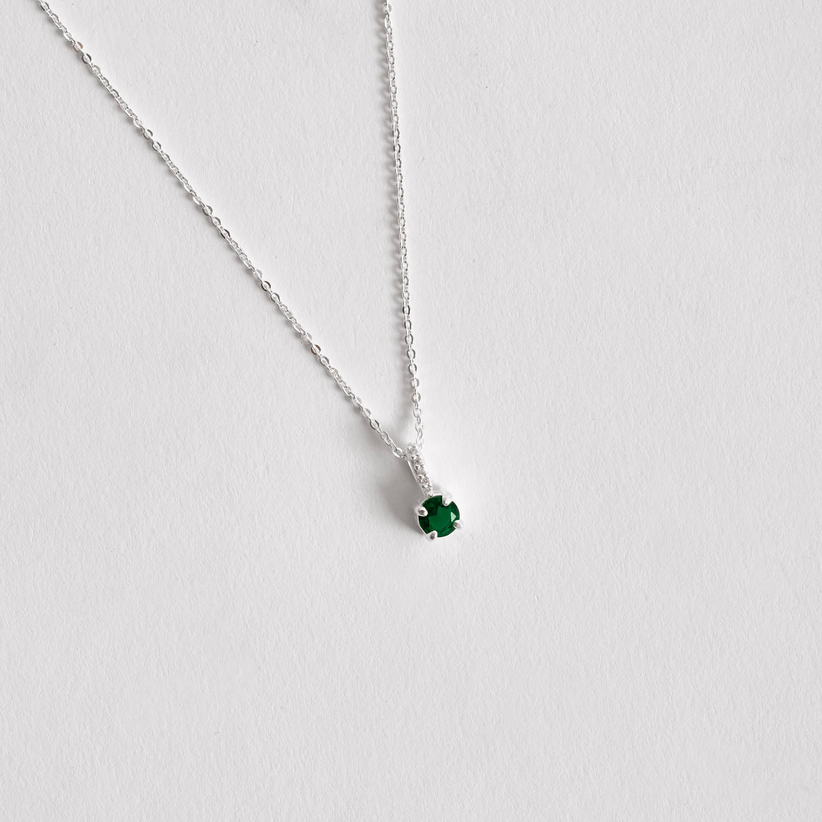 Imagem Secundária Colar pingente zircônia redonda esmeralda 5mm elo cravejado corrente cadeadinho 40cm