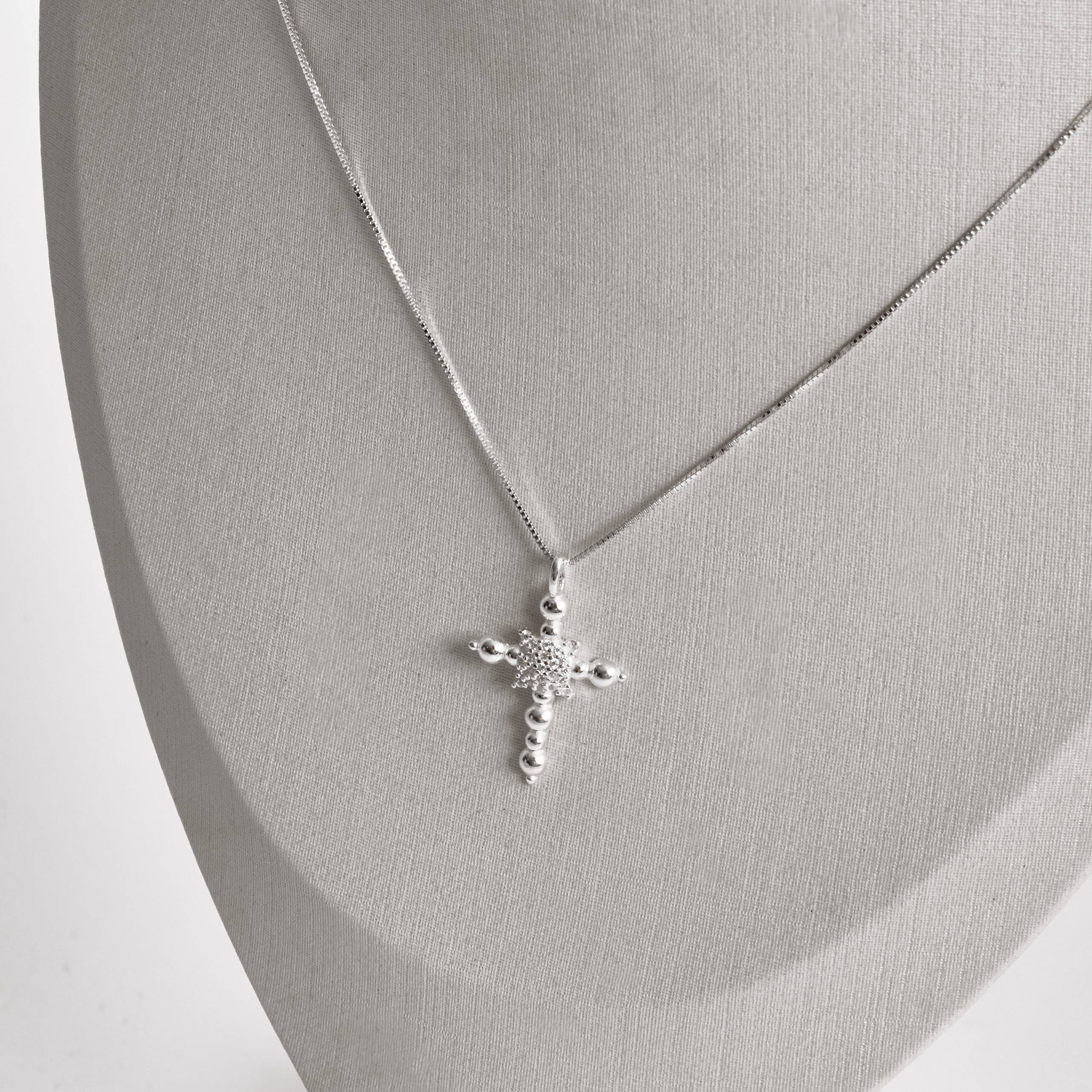 Imagem Colar cruz trabalhada com cravejado 22mm 45cm