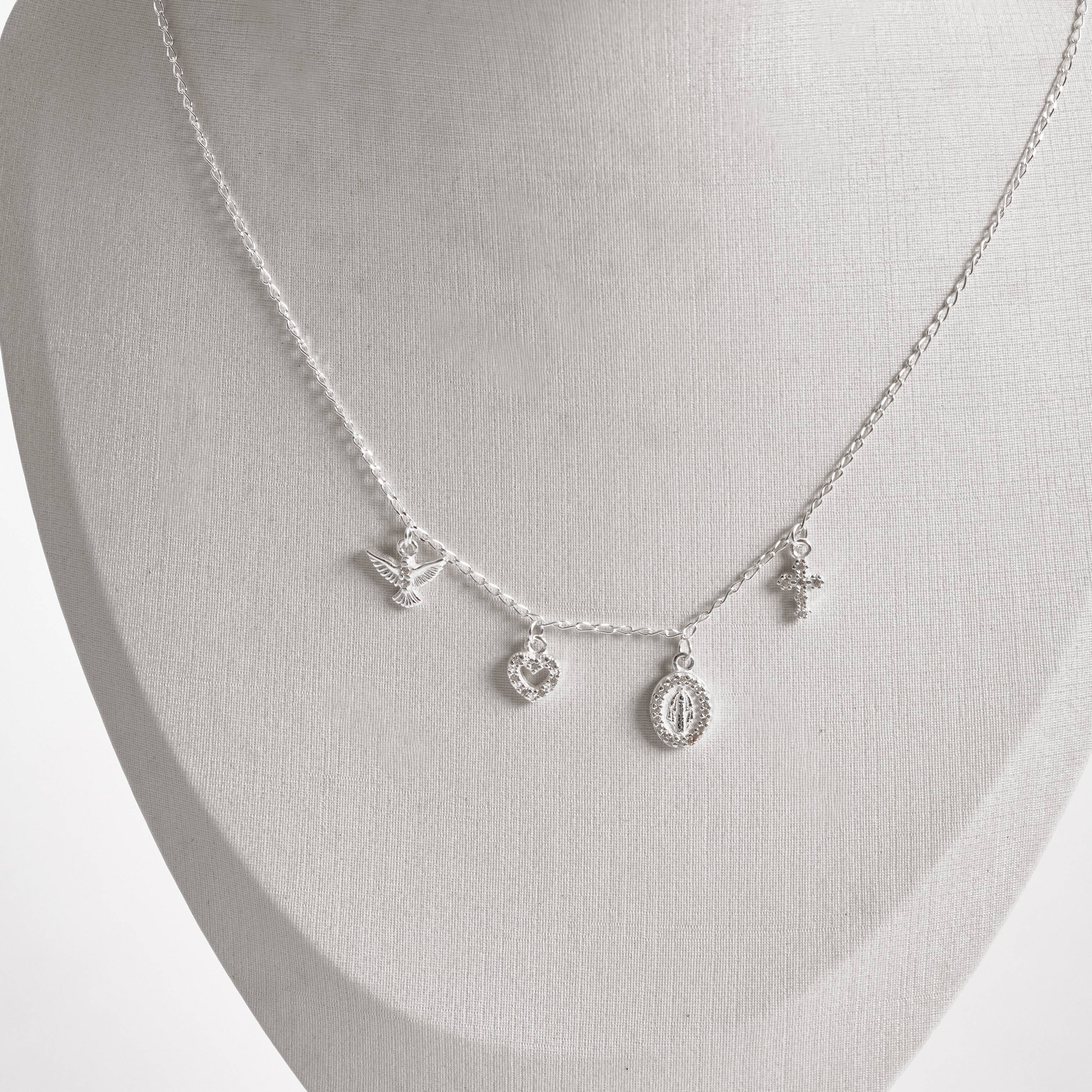 Imagem Colar pingentes Espírito Santo, coração vazado, medalha Nsa. Sra. das Graças e cruz cravejados corrente grumet 45cm