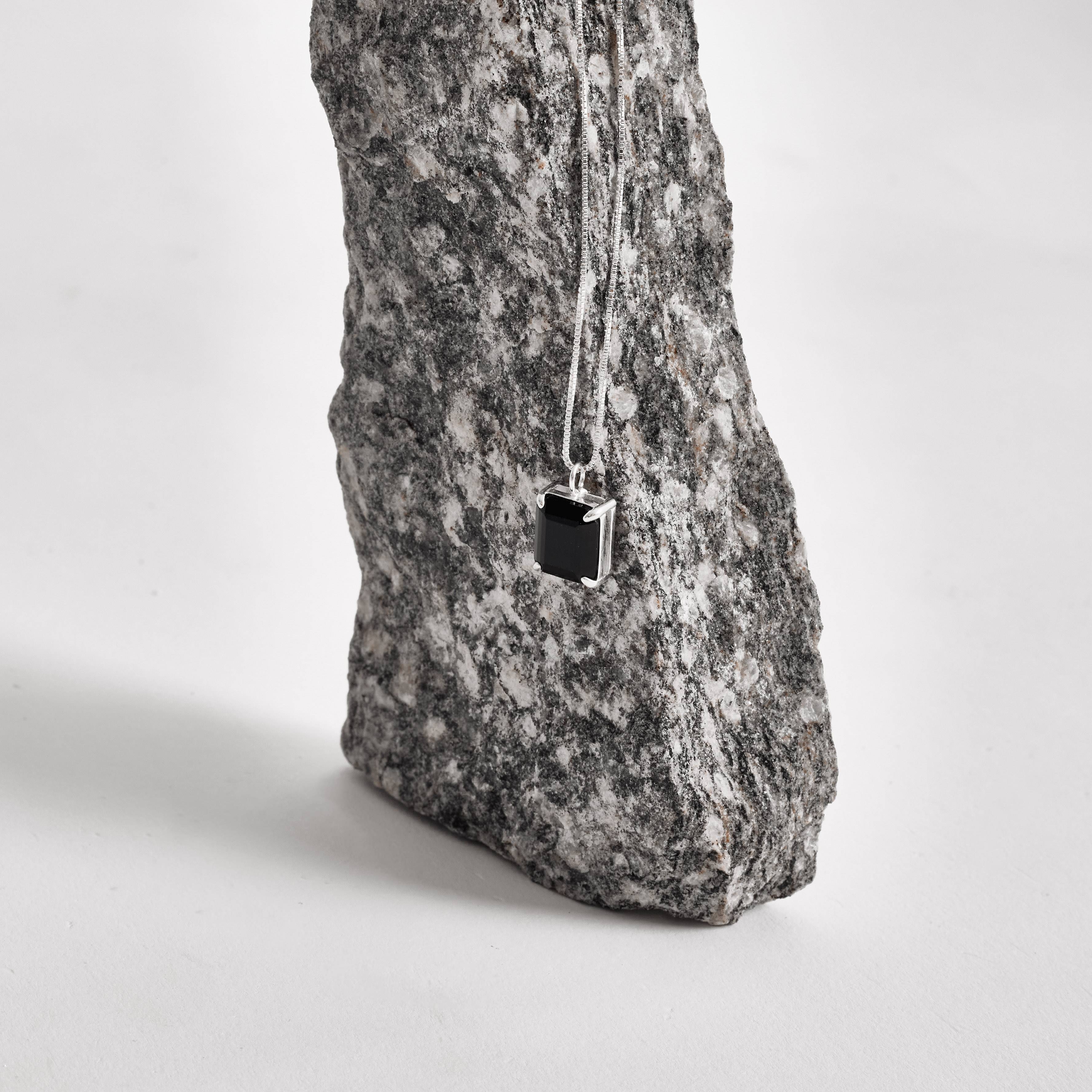 Imagem Secundária Colar pingente zircônia retangular ônix 10mm 45cm