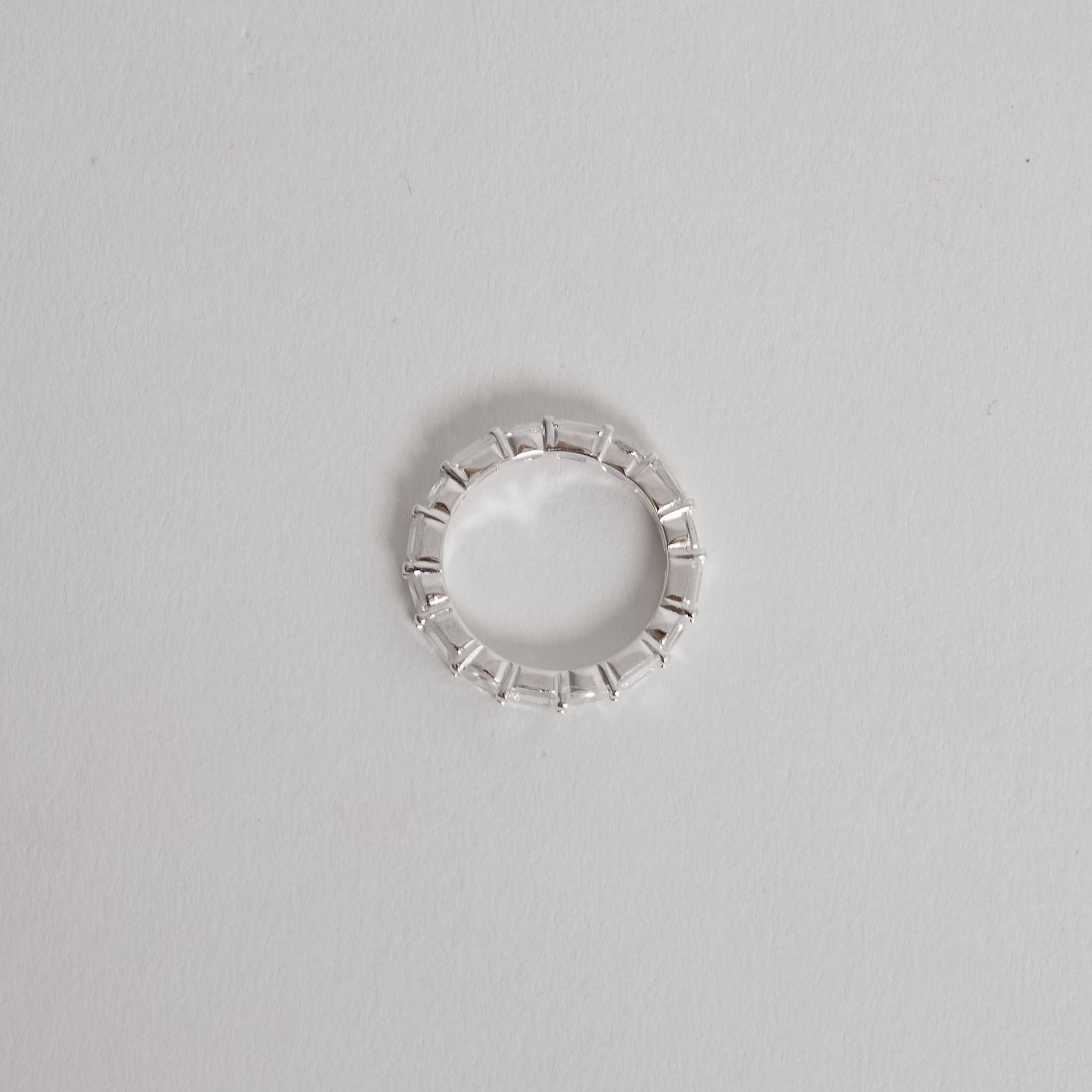 Imagem Secundária Anel cravejado com zircônias retangular e oval