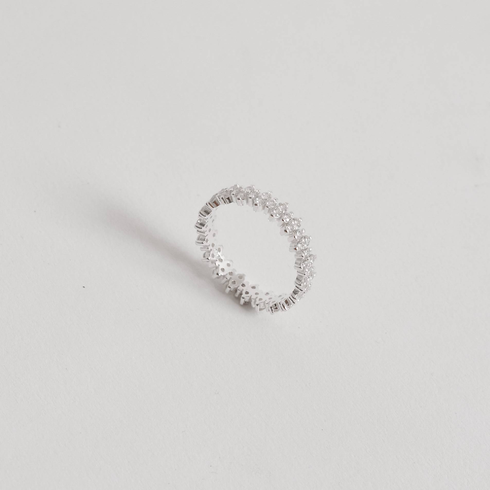 Anel todo cravejado cristal