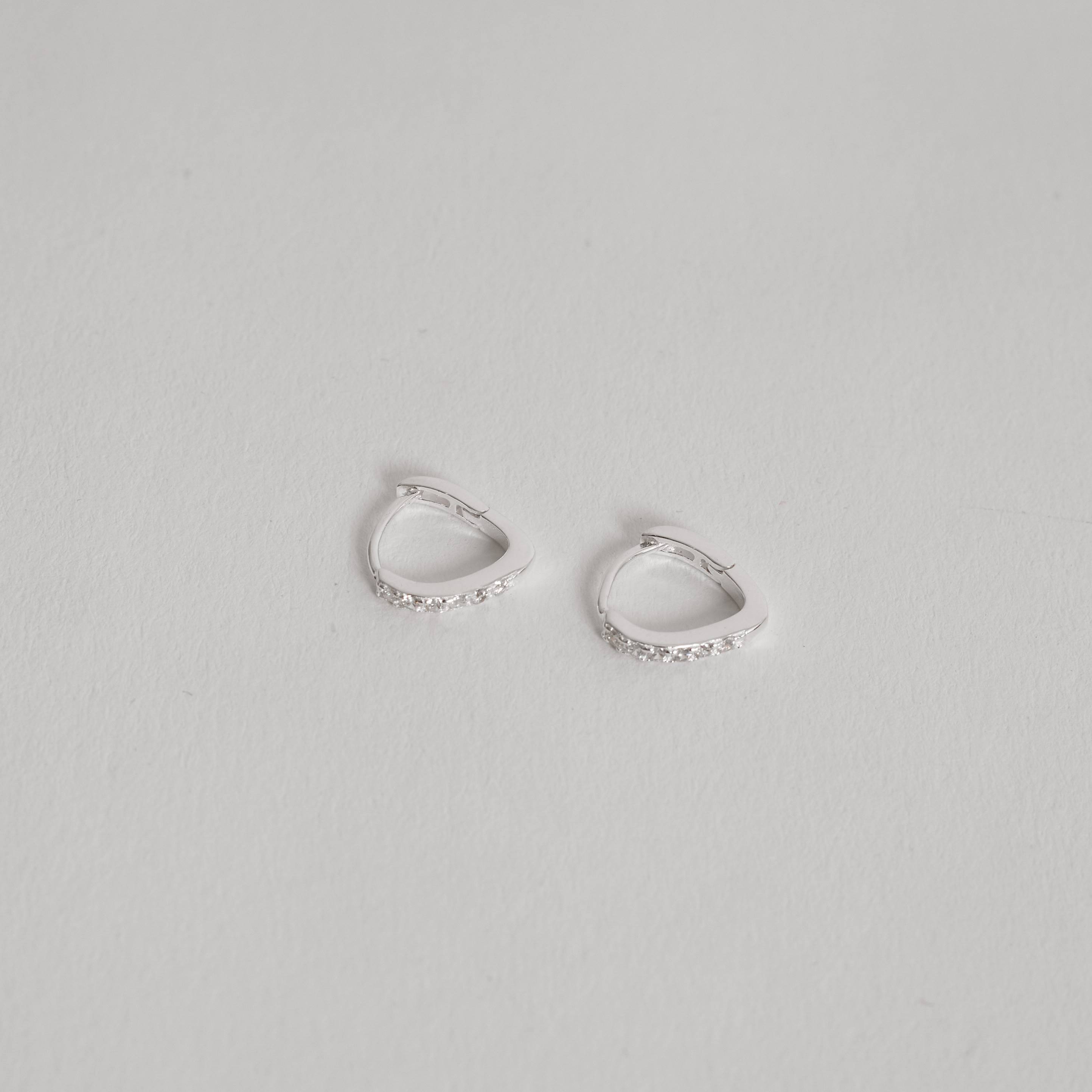 Argola click gota 12mm cravejada