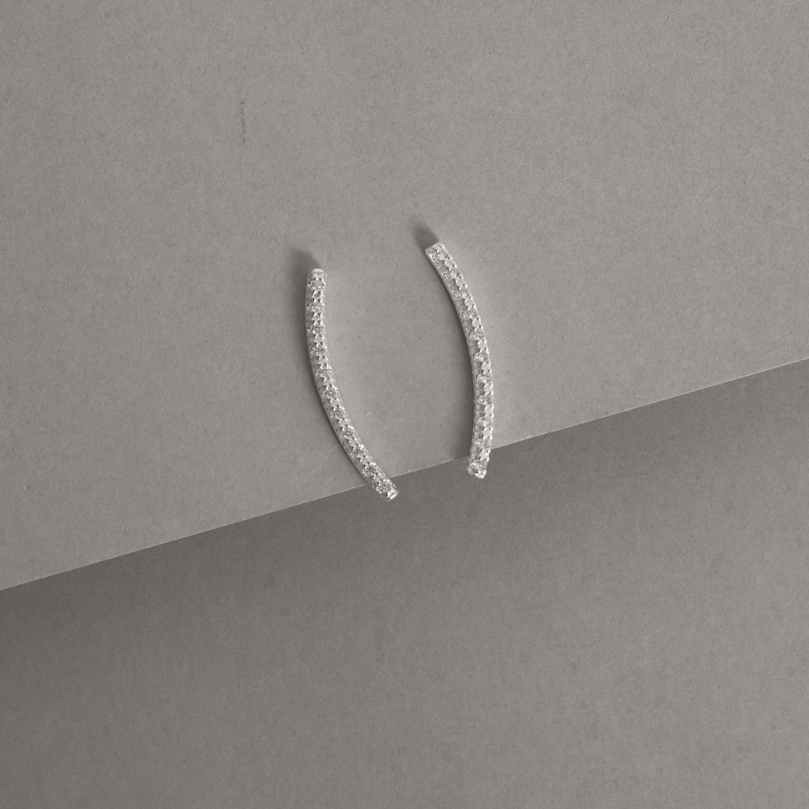Brinco curva cravejada 27mm