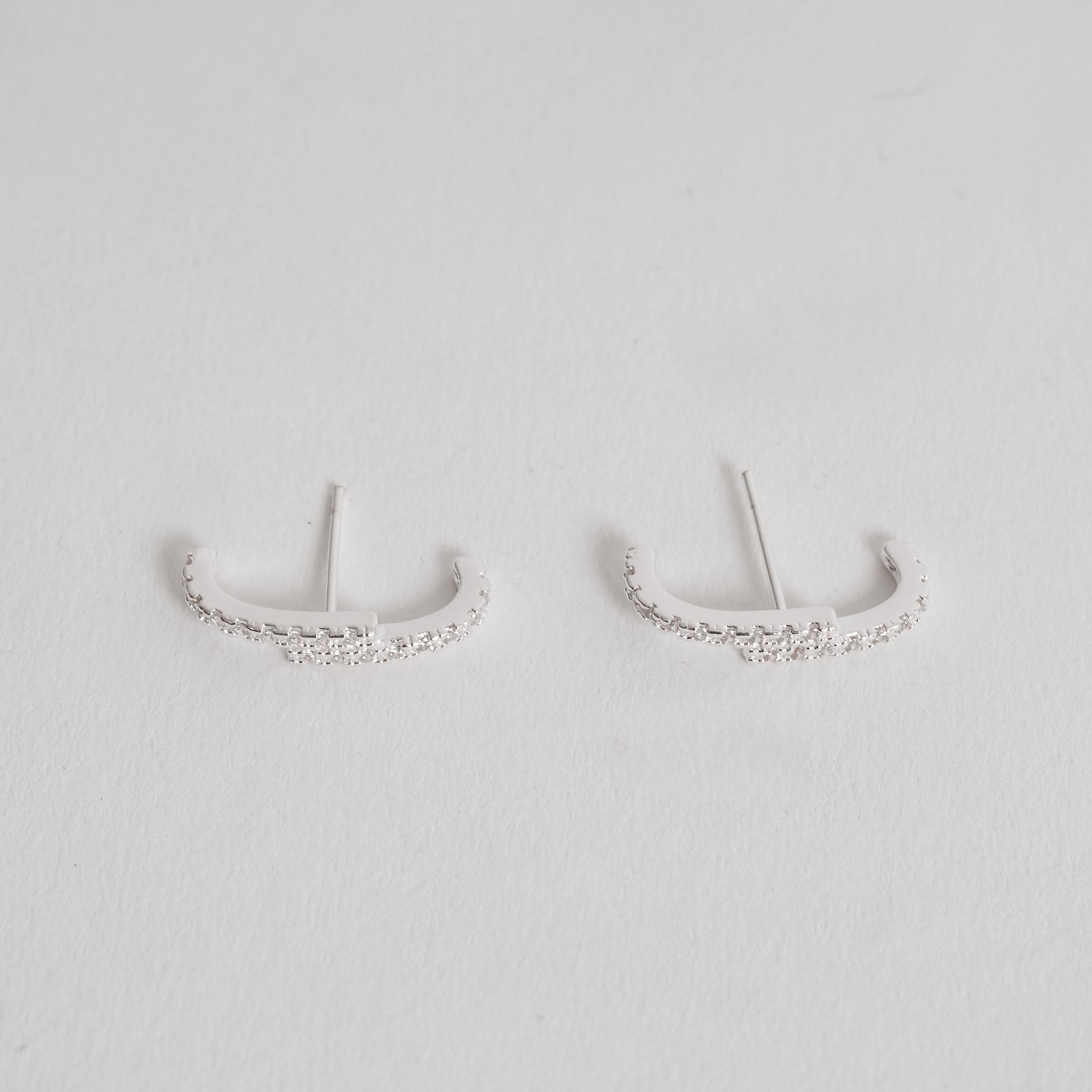 Brinco ear hook 2 fios cravejados