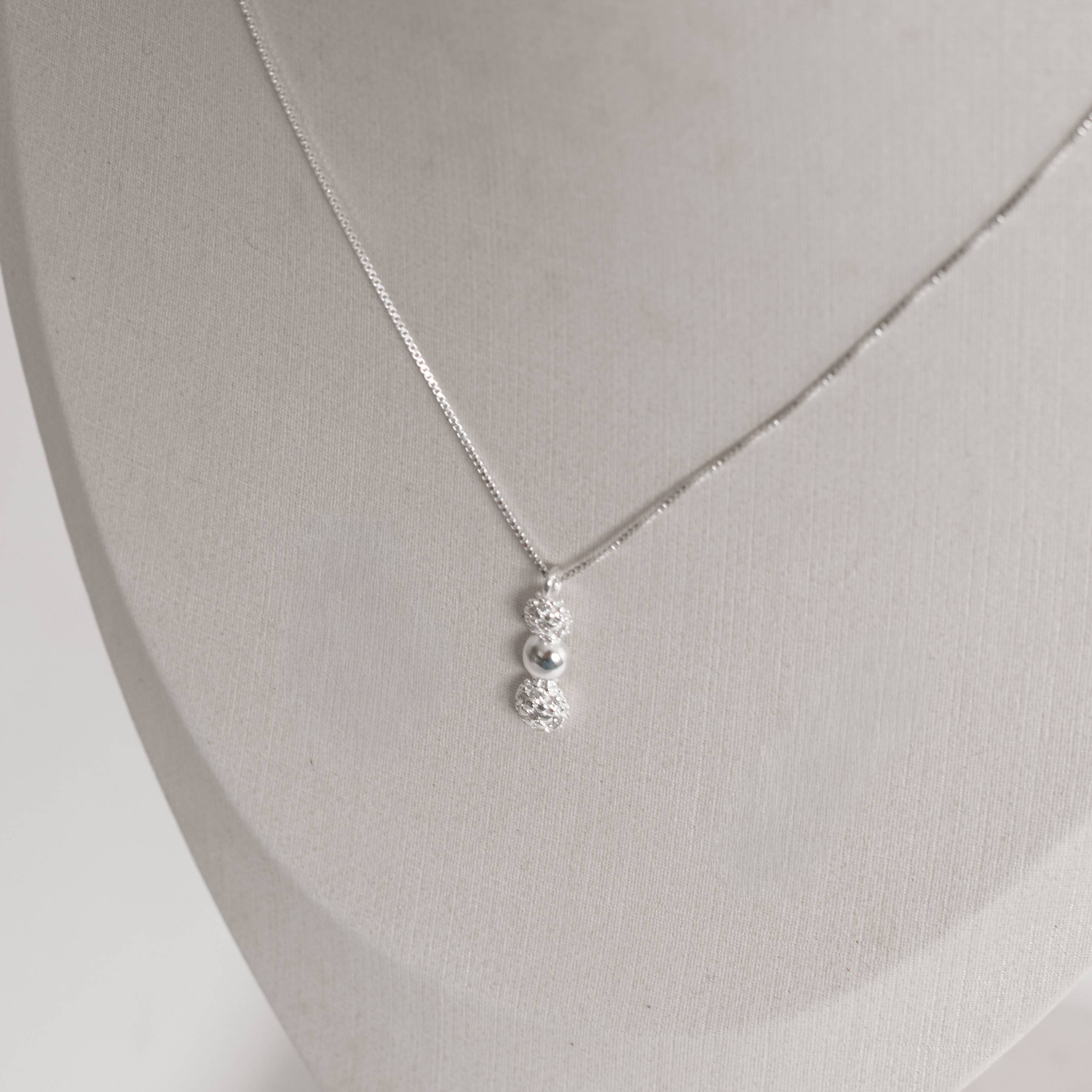 Imagem Secundária Colar pingente bolas com cravejado 16mm 45cm