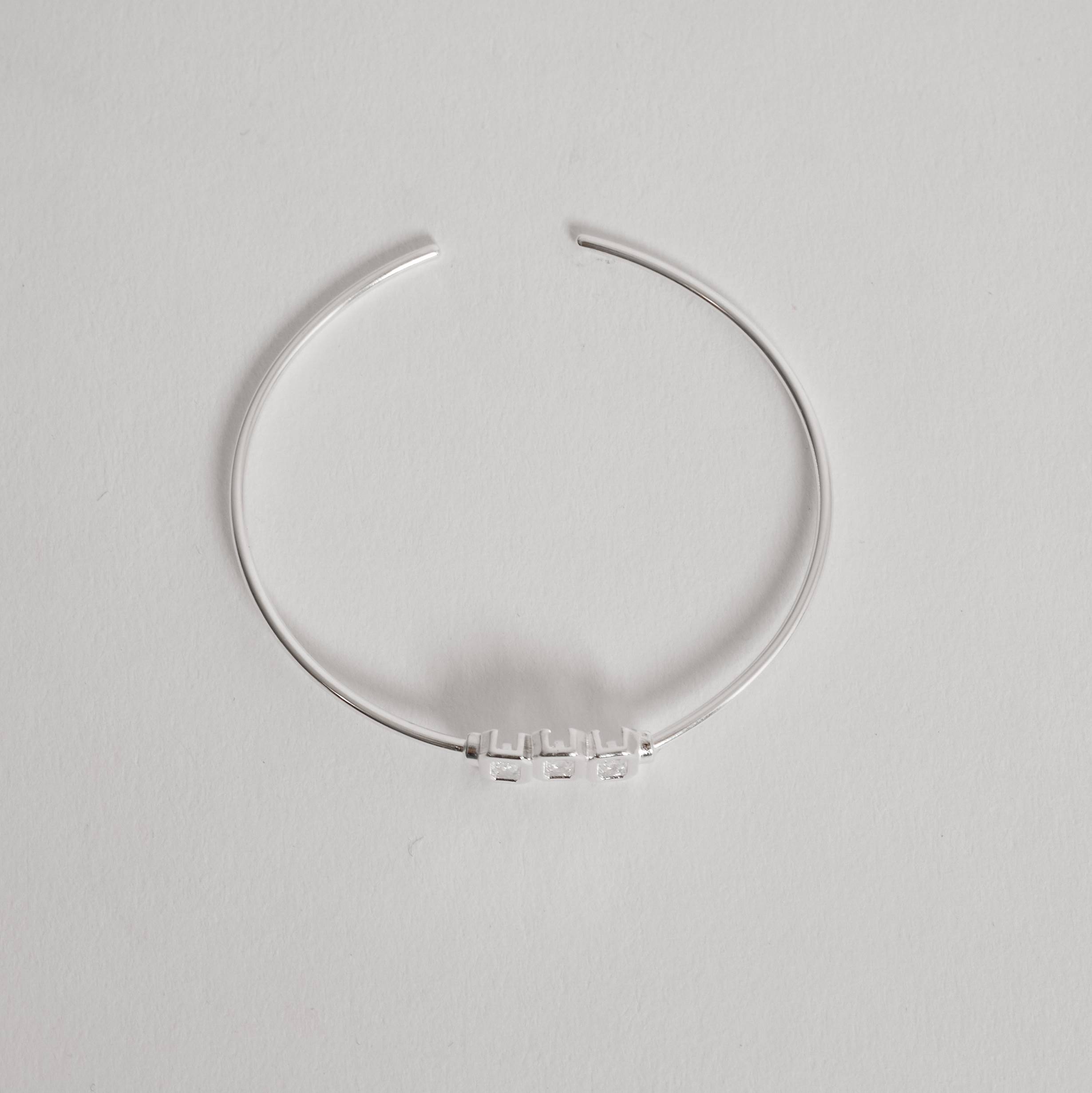 Imagem Secundária Bracelete 3 zircônias retangulares regulável