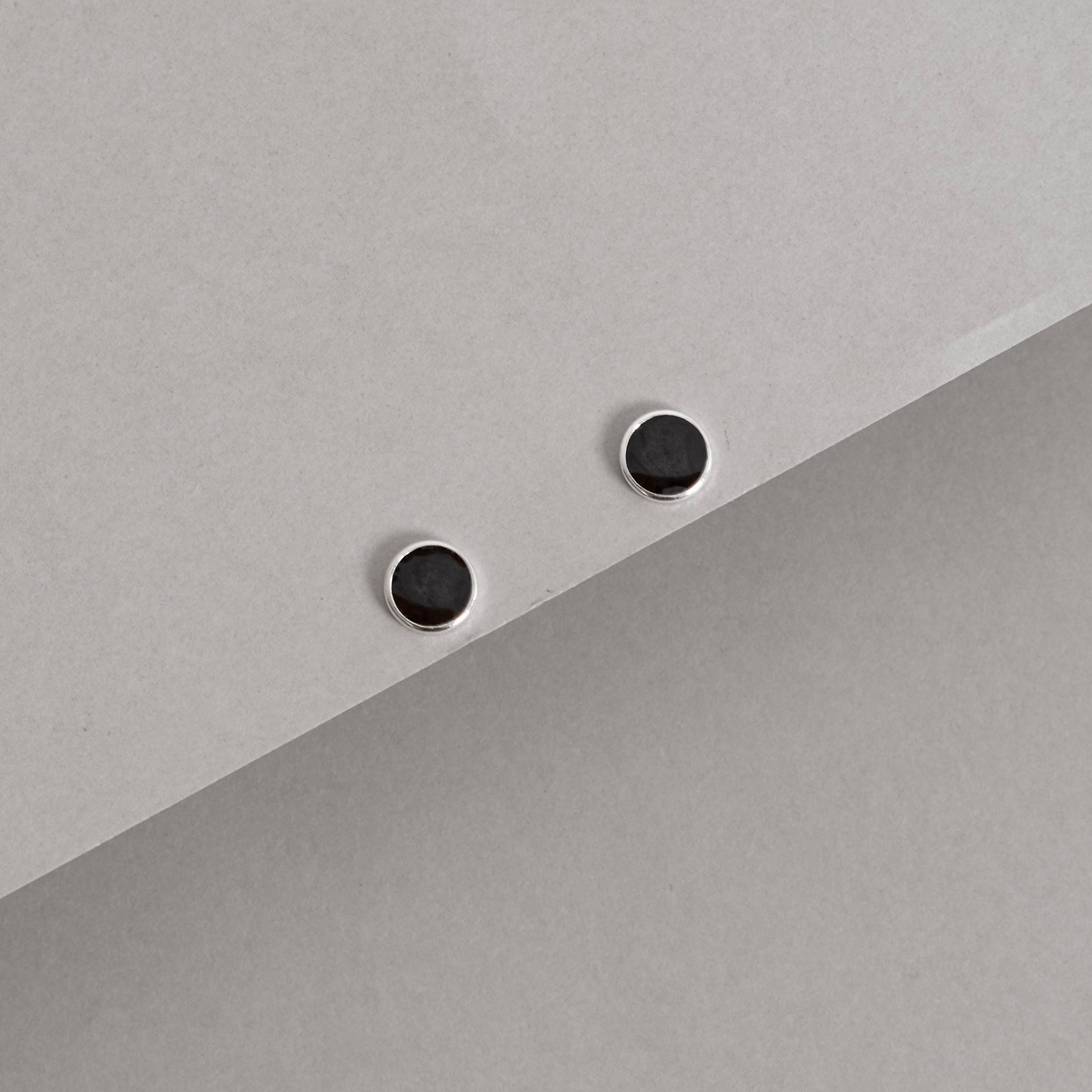 Brinco círculo ônix resina 7mm