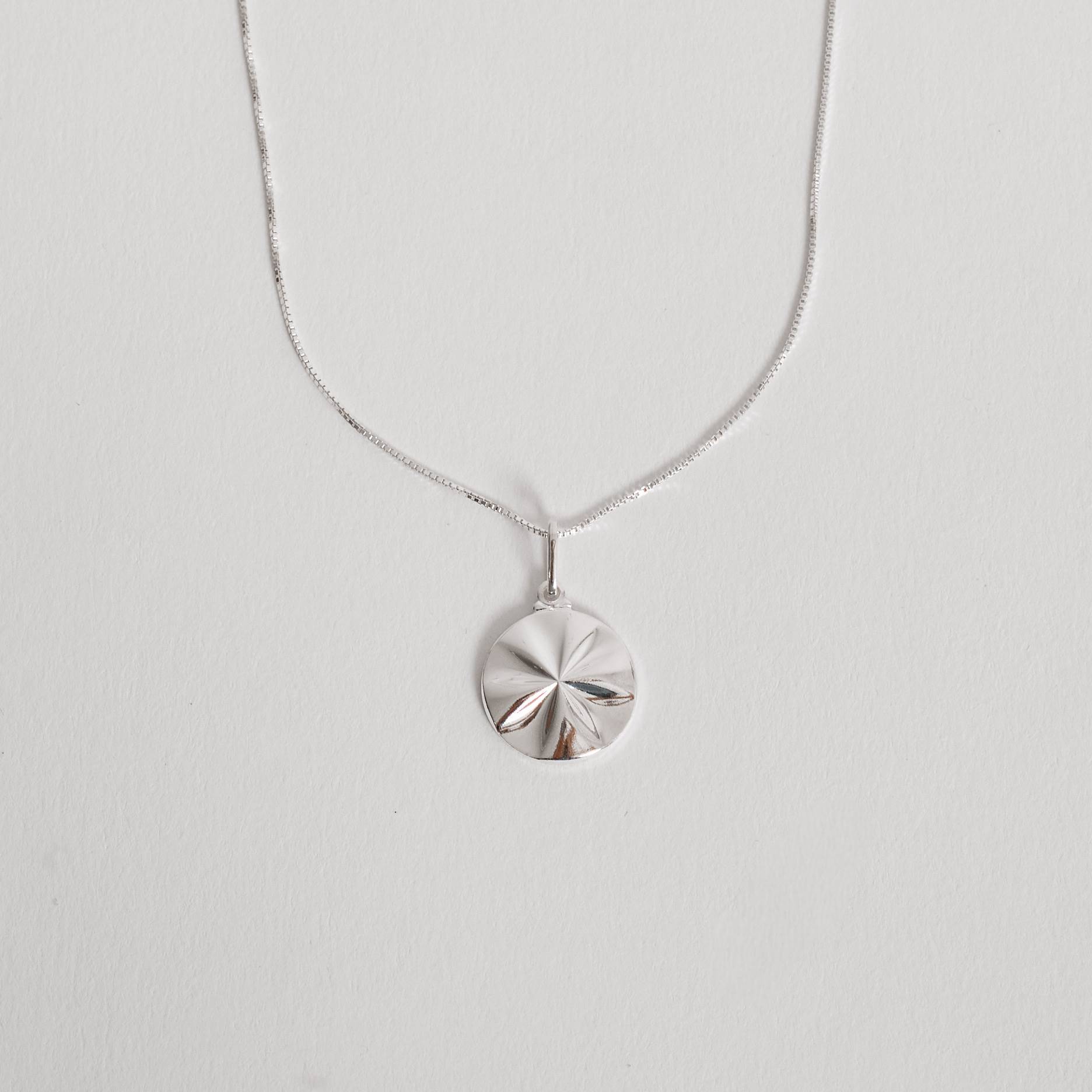 Imagem Secundária Colar pingente medalha flor com vinco18mm 45cm