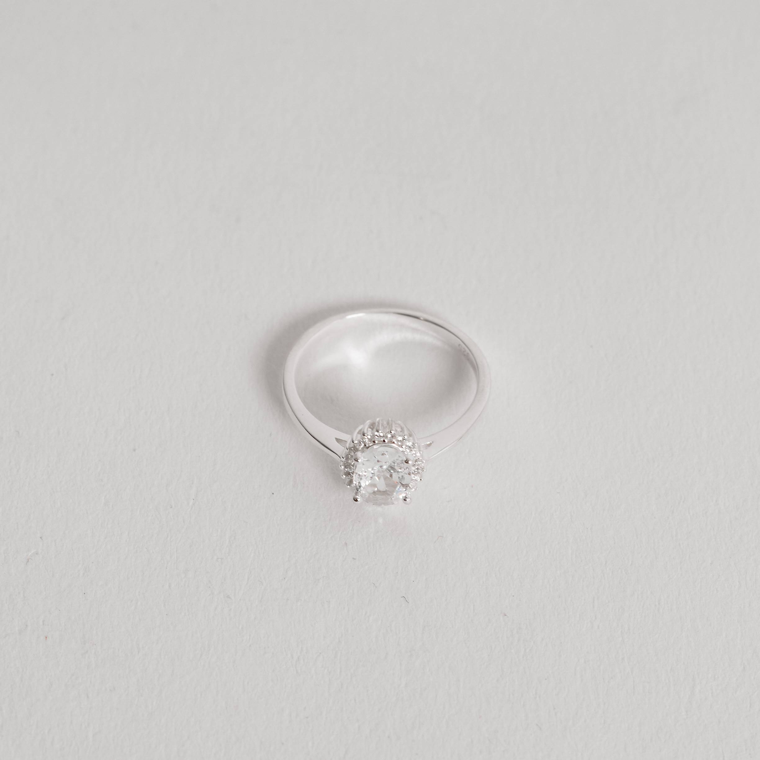 Imagem Secundária Anel zircônia oval com cravejado