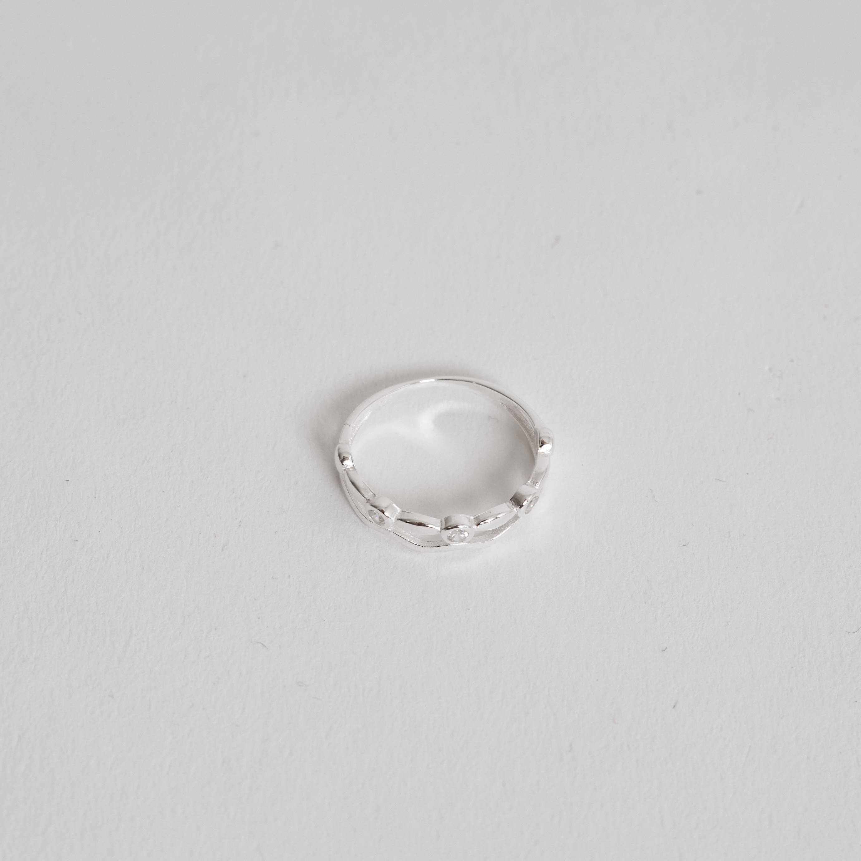 Imagem Secundária Anel fio duplo ondulado com bolinhas, navetes e zircônias