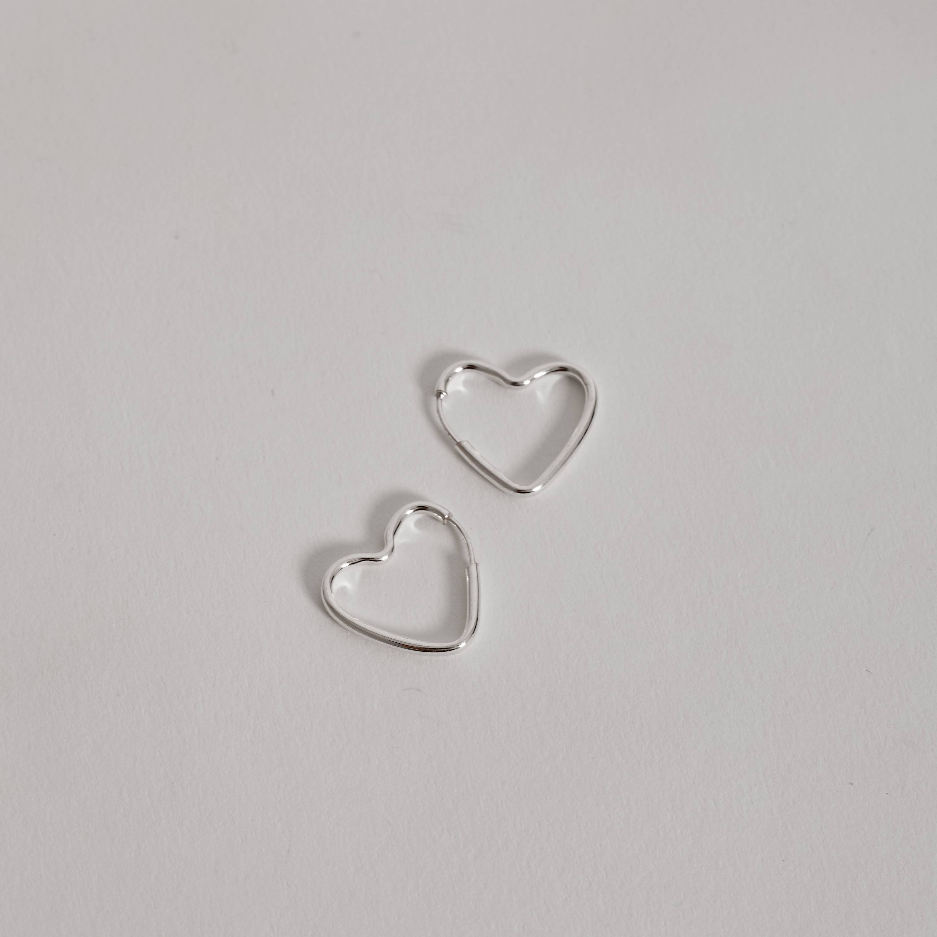 Imagem Argola coração 17mm fio redondo